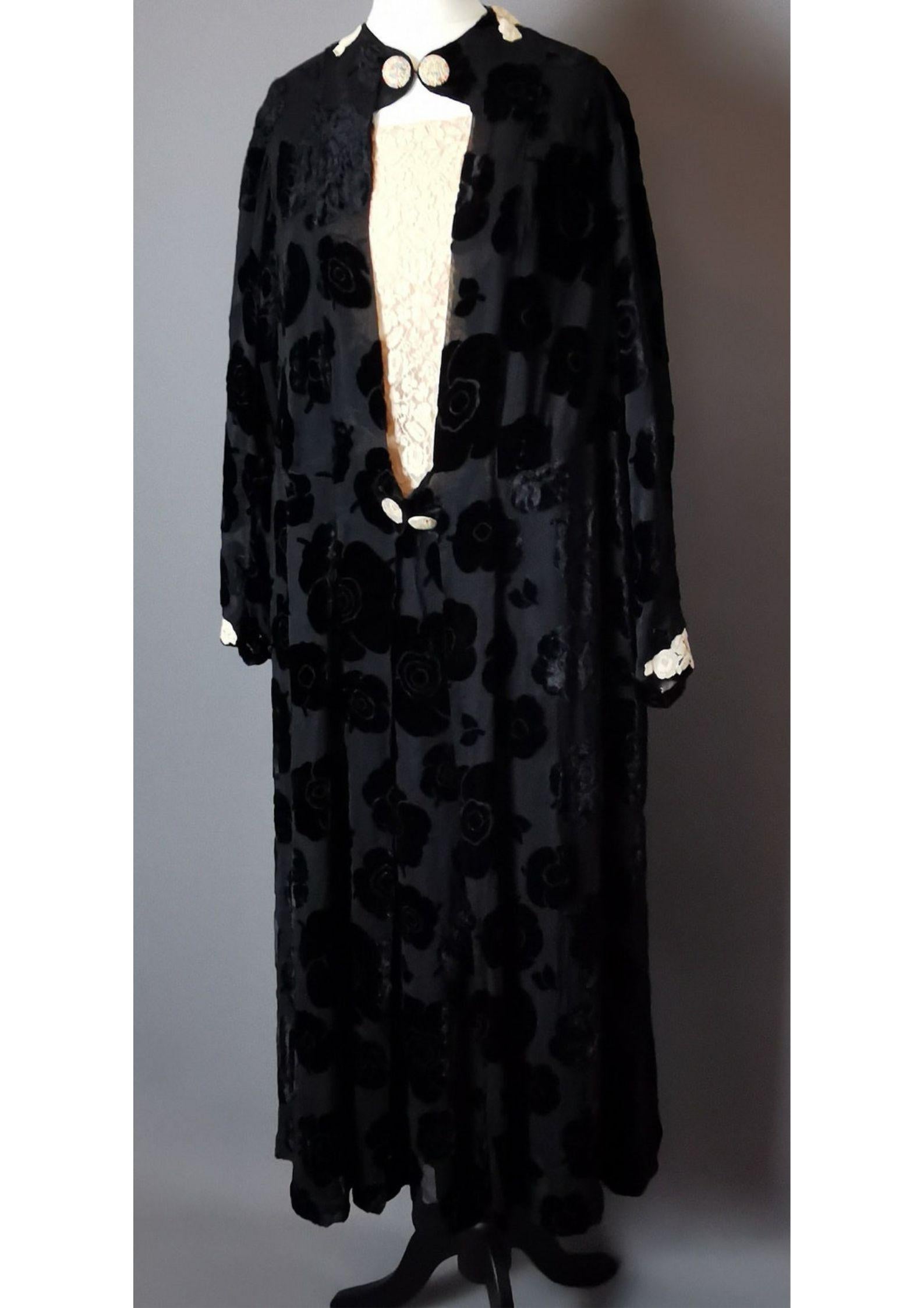 Stunning is the only way to describe this amazing 1920's devoré velvet number.

This dress is crafted from a lovely devoré velvet chiffon with floral design.

It has a very long v neckline with a cream cotton lace modesty panel set into it over