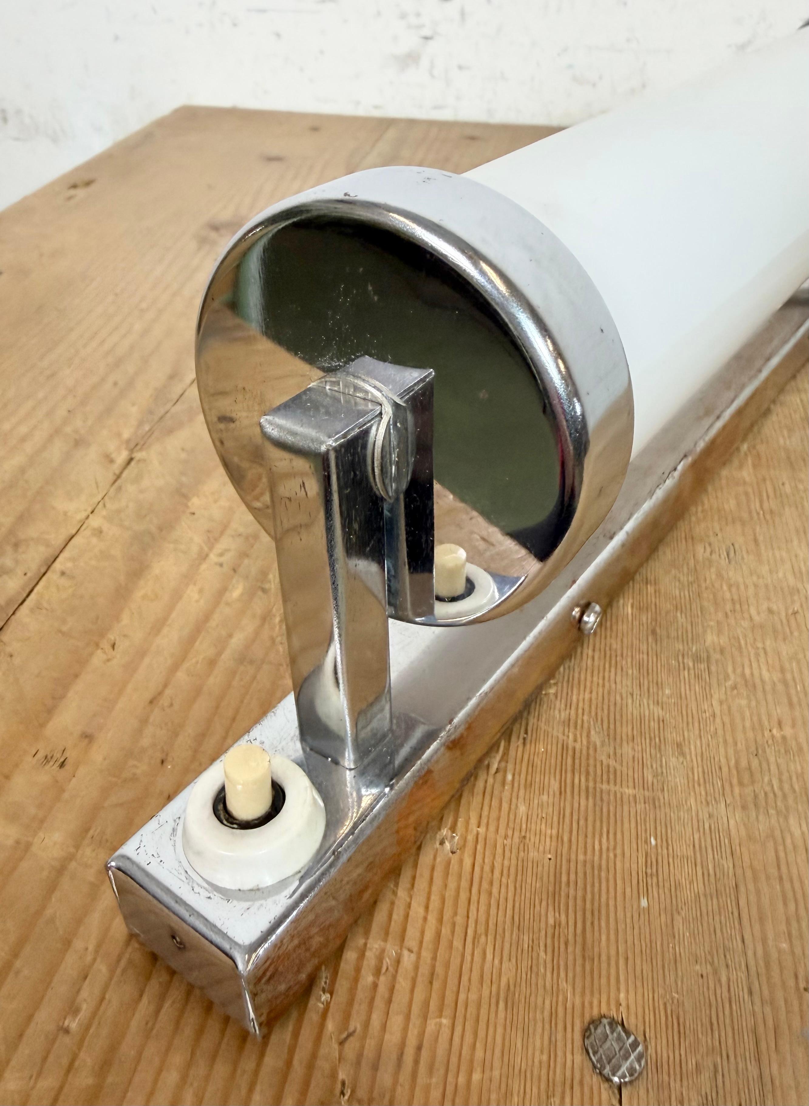 Vintage Art Deco Wall Light with Opal Glass, 1930s en venta 4