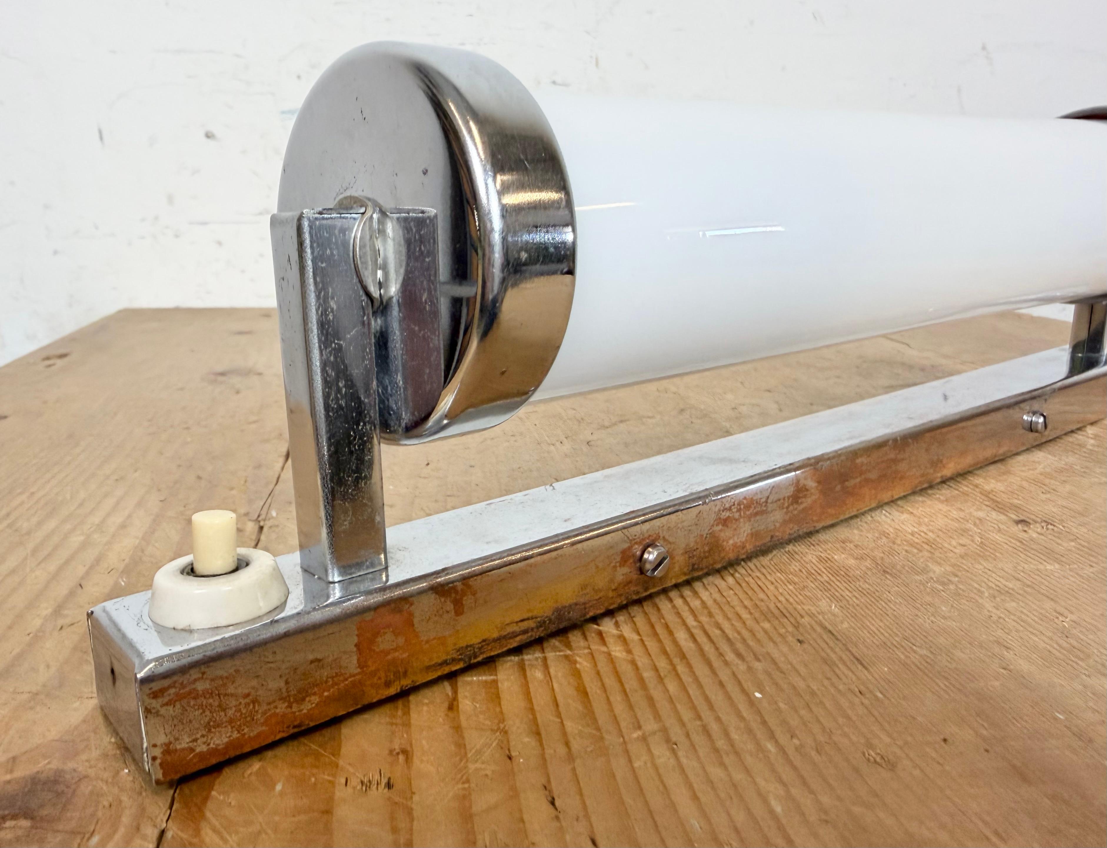 Vintage Art Deco Wall Light with Opal Glass, 1930s en venta 5