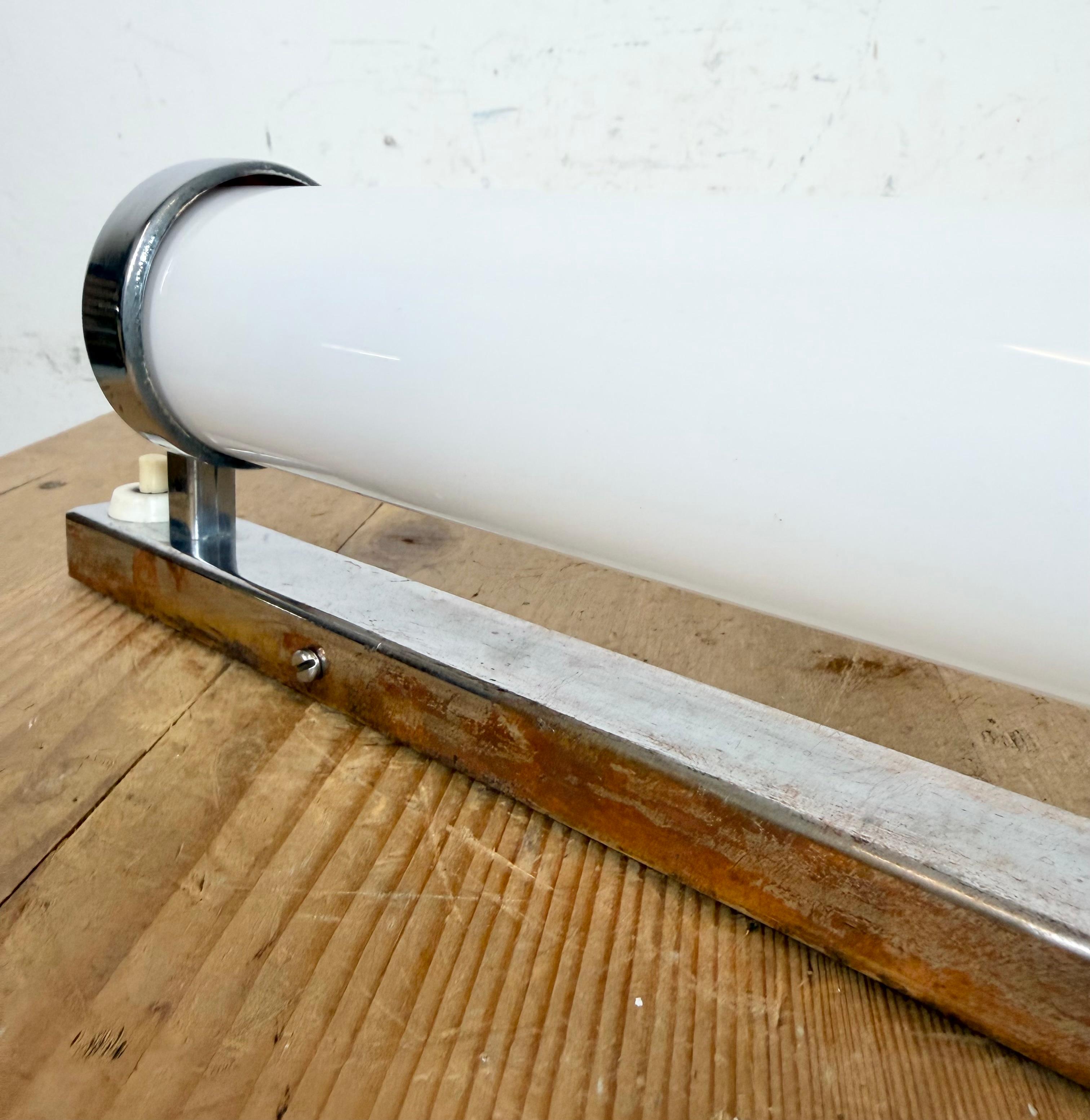 Vintage Art Deco Wall Light with Opal Glass, 1930s en venta 6