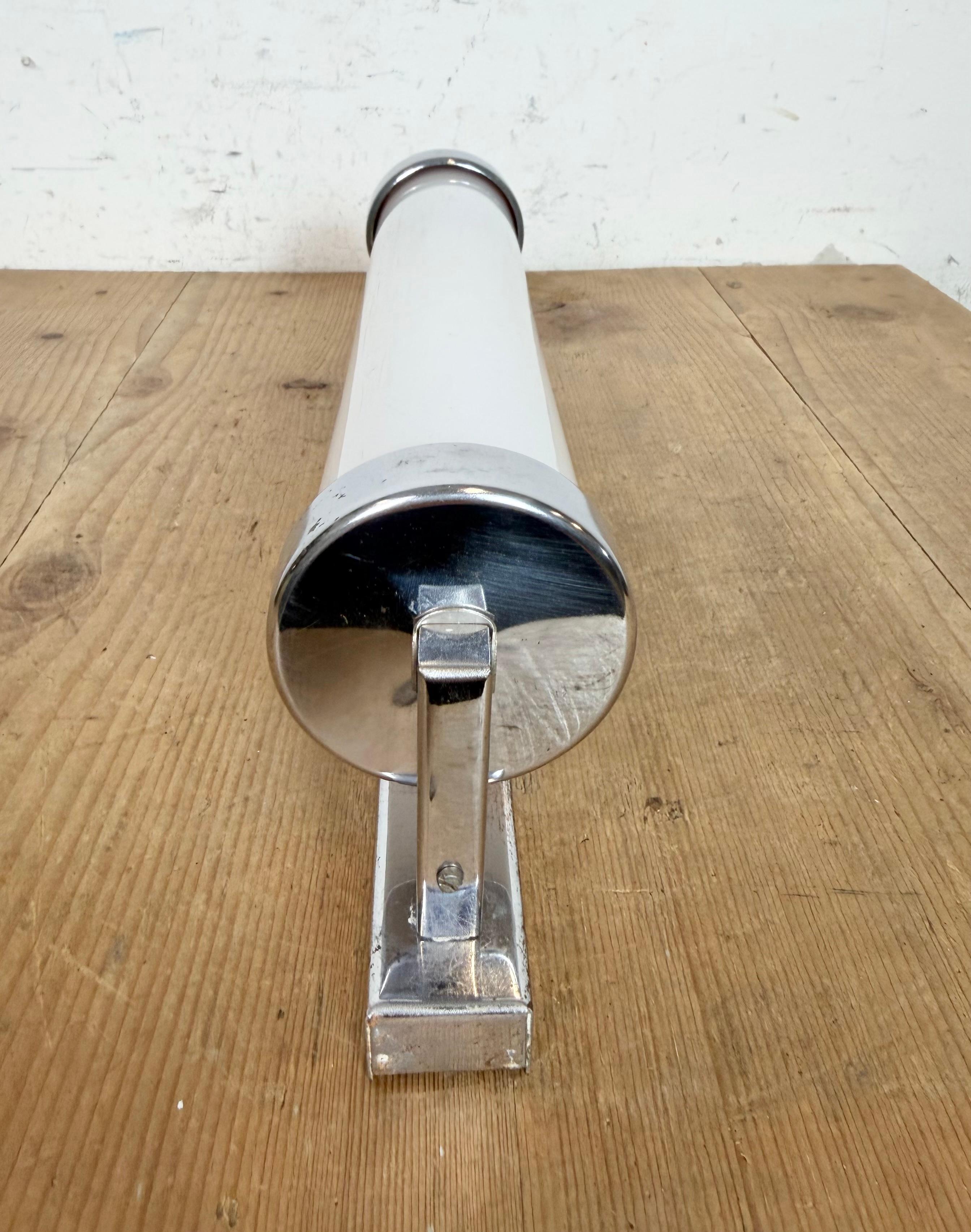 Vintage Art Deco Wall Light with Opal Glass, 1930s en Bueno estado para la venta en Kojetice, CZ