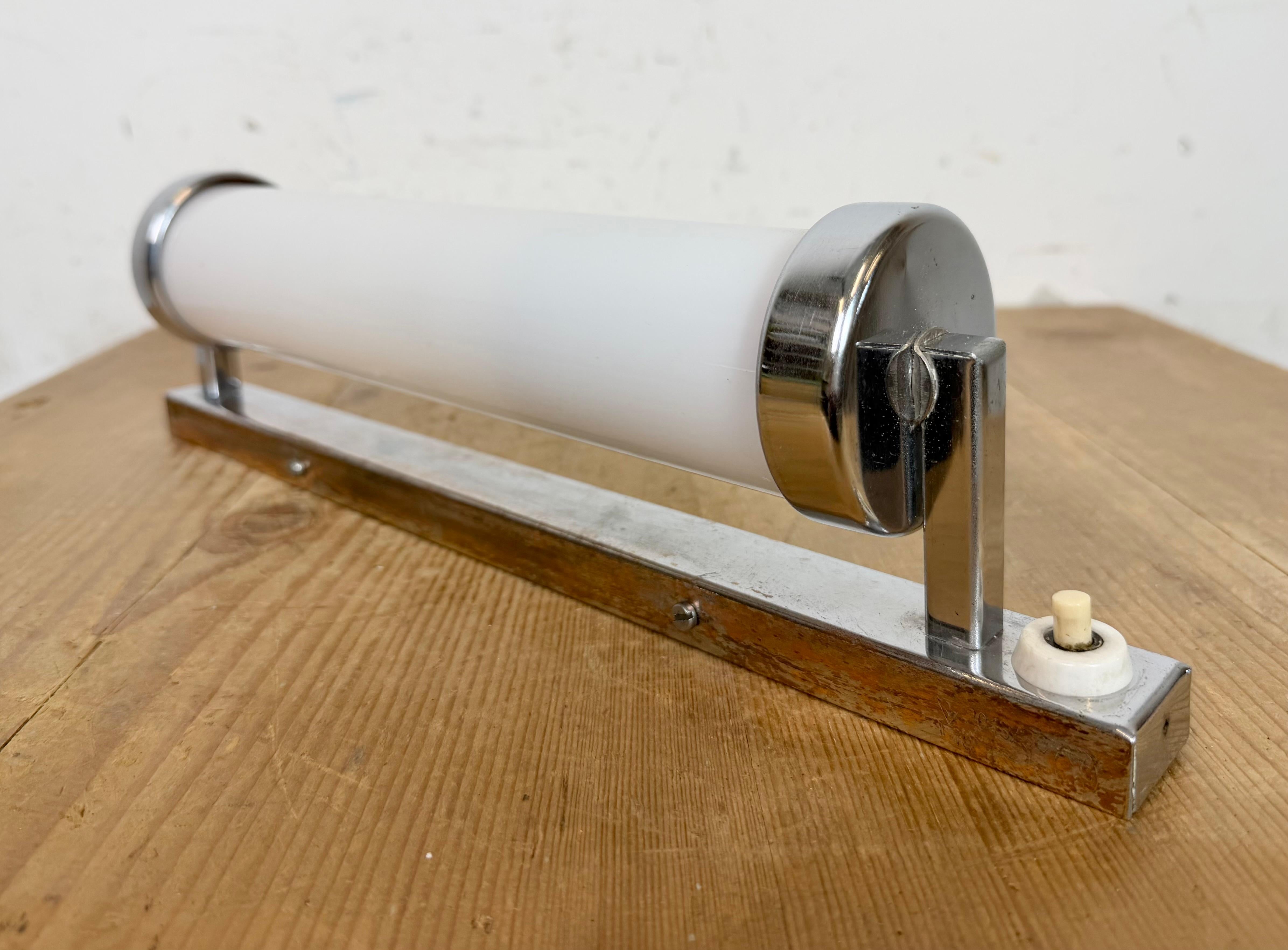 Vintage Art Deco Wall Light with Opal Glass, 1930s en venta 2