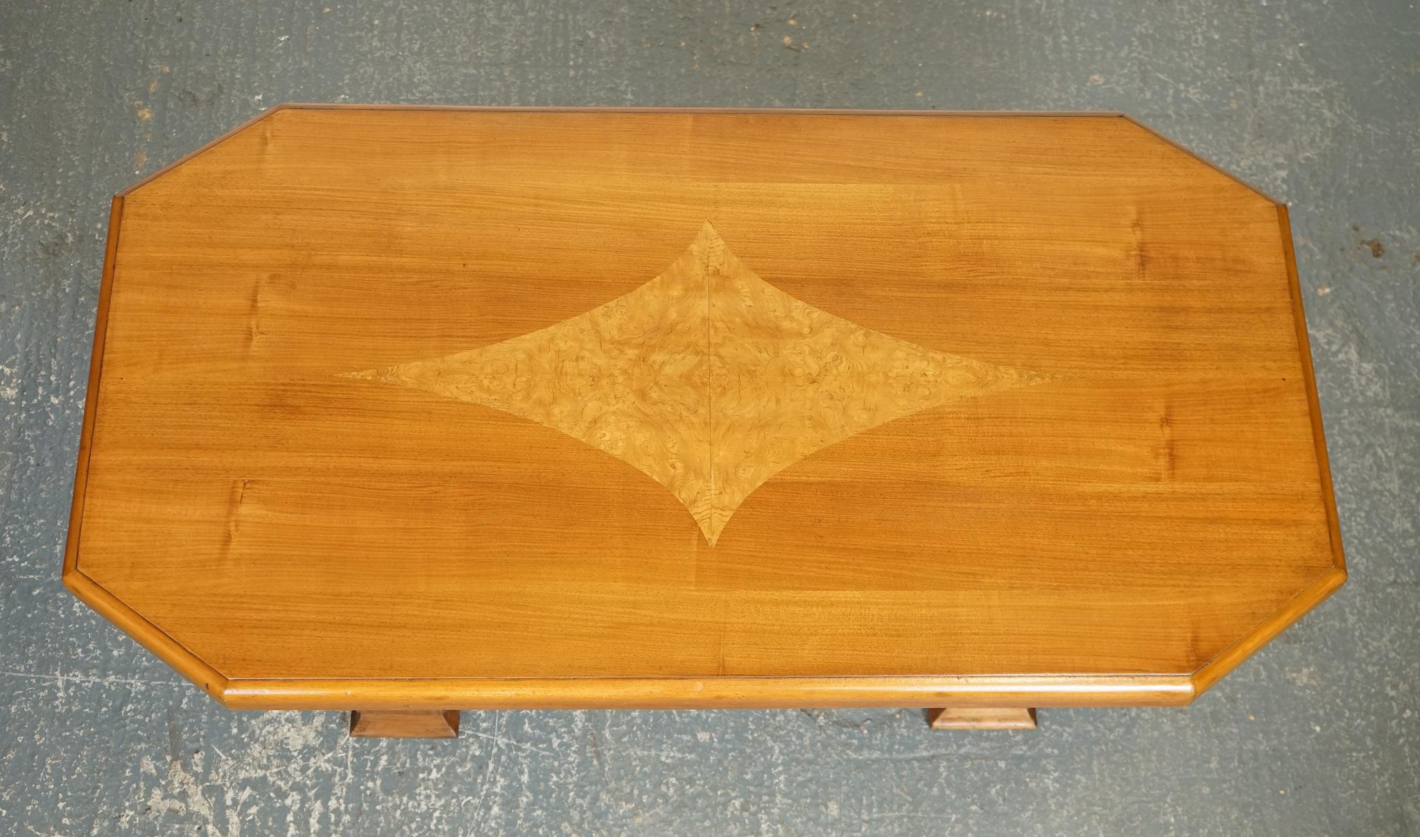 VINTAGE ART DECO WALNUT DINiNG TABLE 4 TO 6 Person J1 im Angebot 3