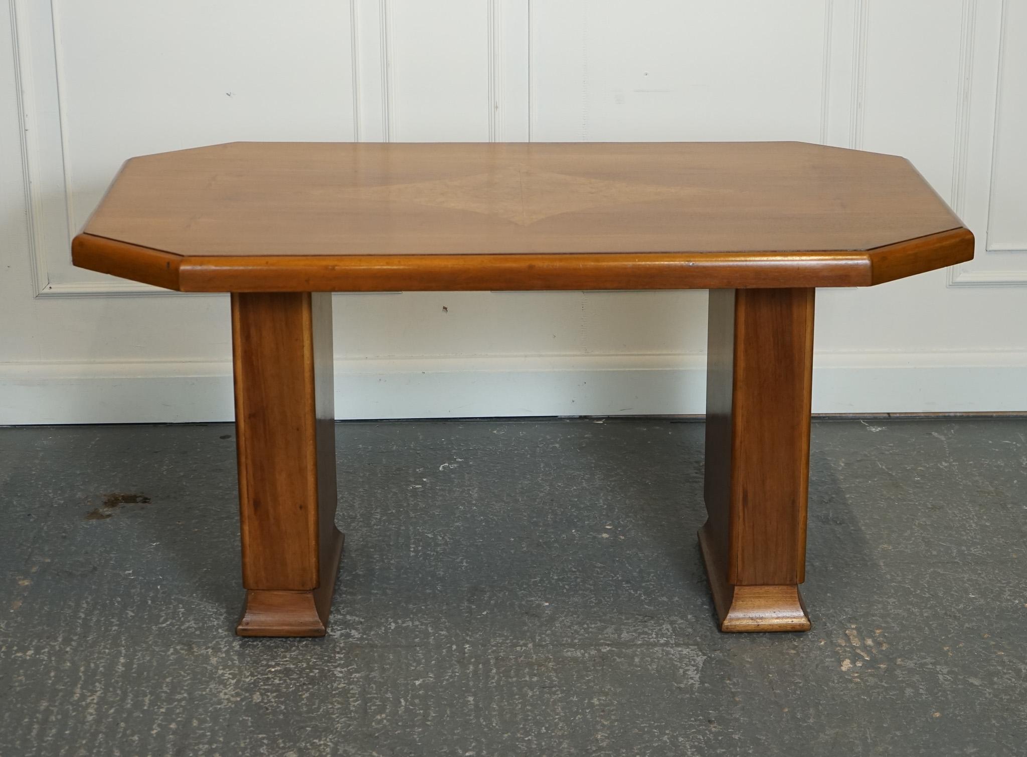 
We are delighted to offer for sale this Lovely Vintage Art Deco Walnut Dining Table.

The vintage Art Deco Style walnut veneer on hardwood dining table is a stunning piece of furniture that can comfortably seat 4 to 6 people. Made from high-quality