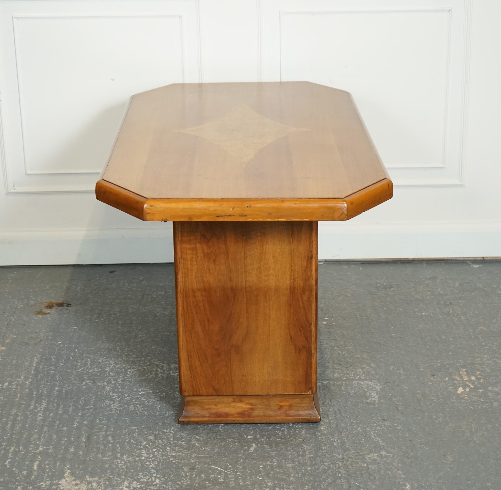 British VINTAGE ART DECO WALNUT DINiNG TABLE 4 TO 6 PERSON J1 For Sale