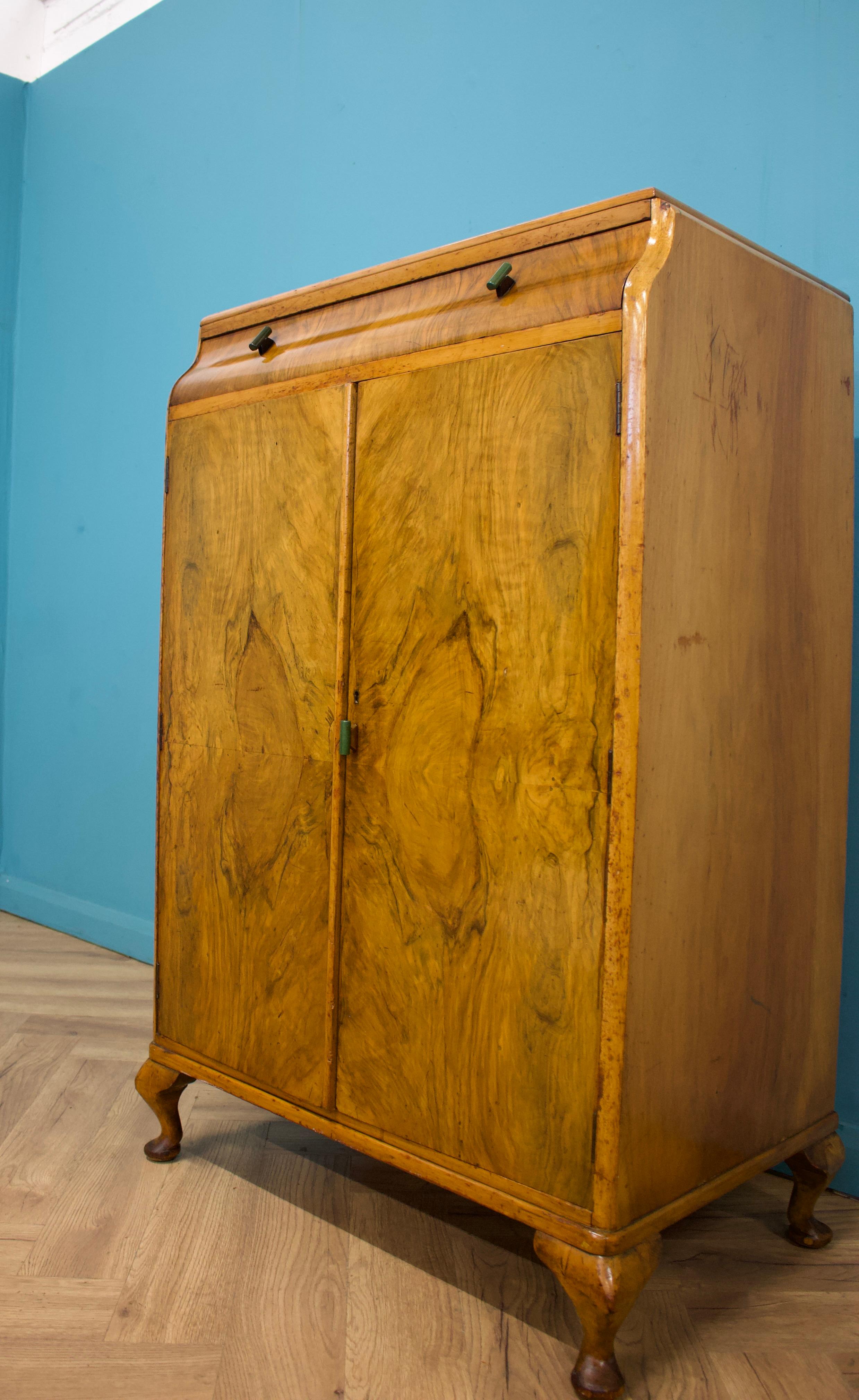 Vintage Art Deco Walnut Tallboy / Linen Cabinet Press, 1930s Chapado en venta