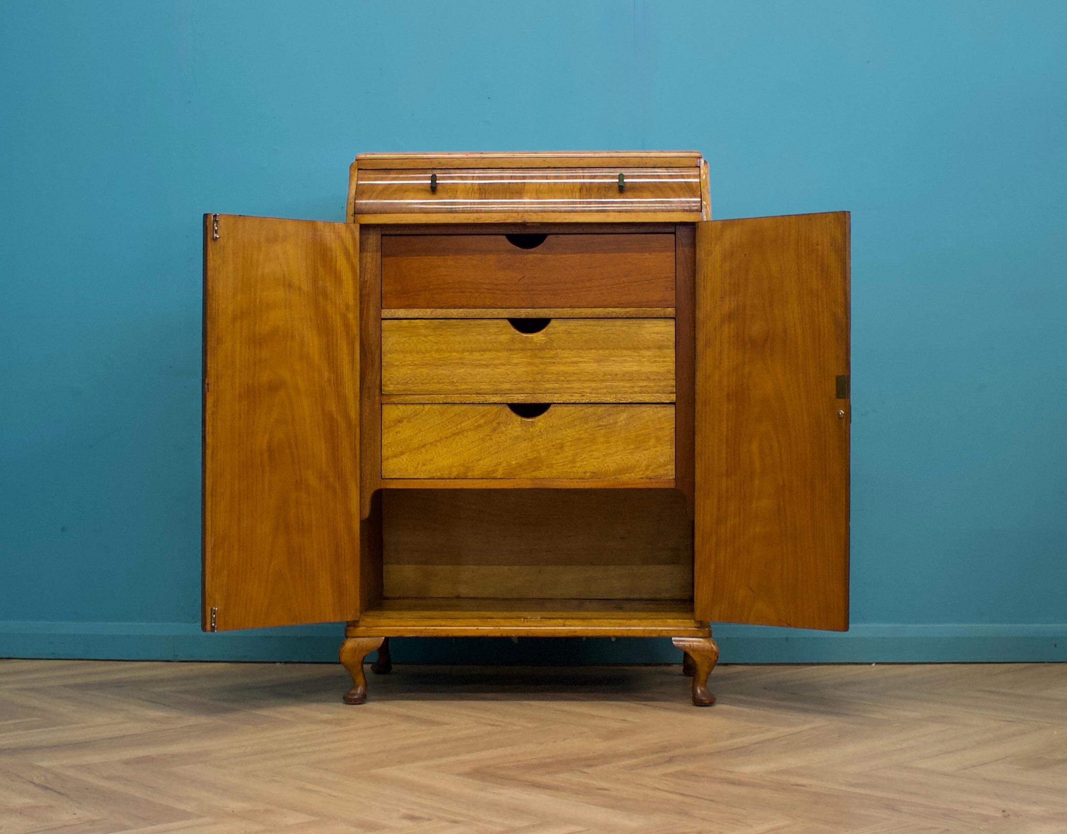 Vintage Art Deco Walnut Tallboy / Linen Cabinet Press, 1930s Madera en venta