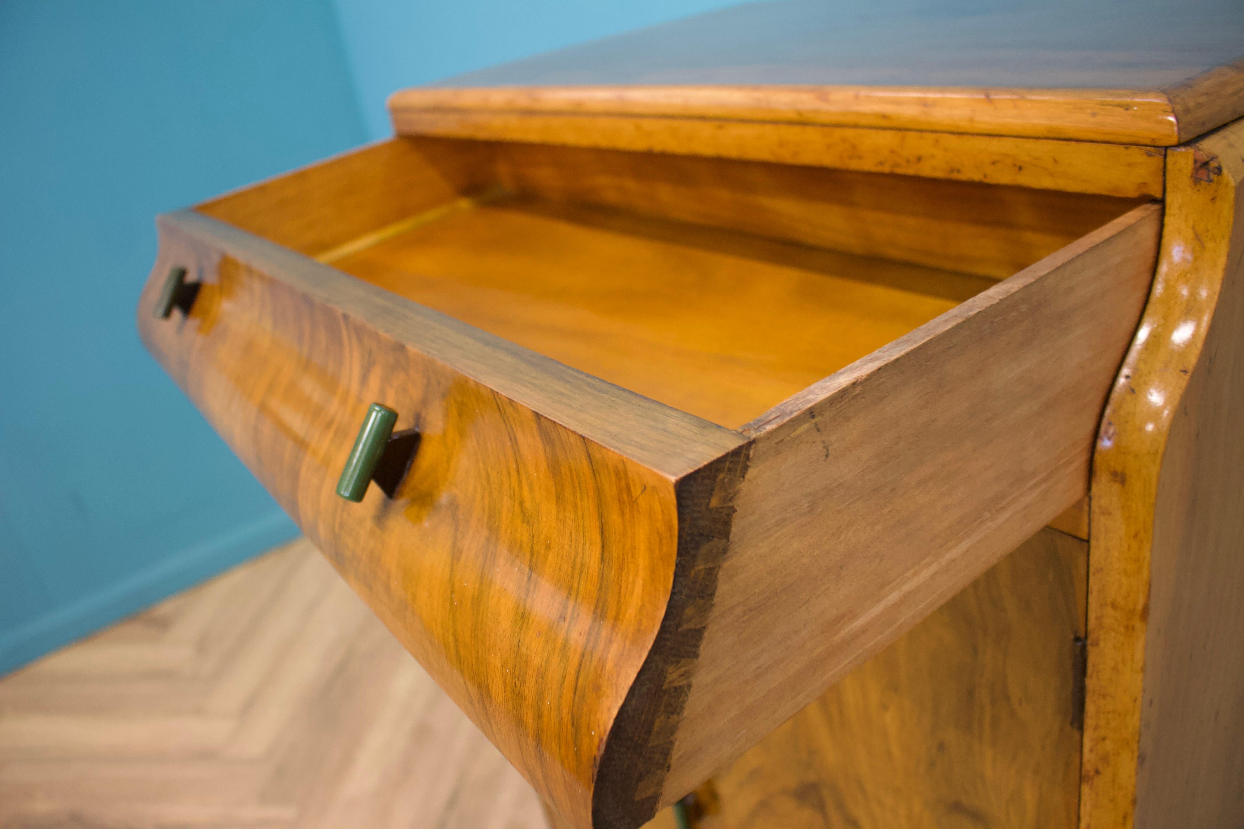 Vintage Art Deco Walnut Tallboy / Linen Cabinet Press, 1930s en venta 1