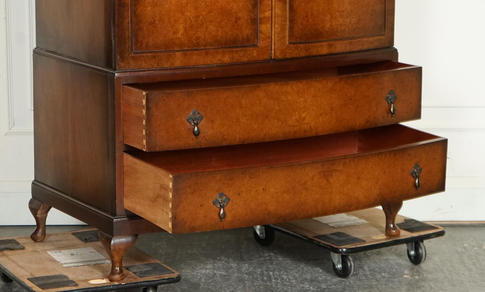 ViNTAGE ARTE DECO ARMARIO HECHO POR MAPLE & CO DOS CAJONES GRANDES PATAS DE REINA ANNE en Bueno estado para la venta en Pulborough, GB