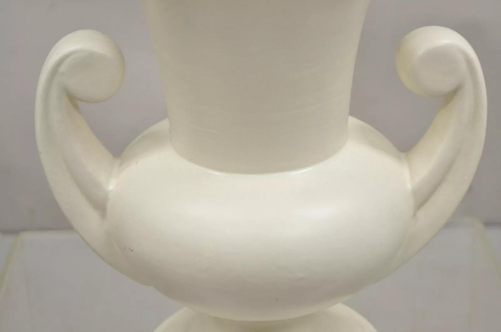Art Déco Vaso d'epoca Art Deco in ceramica smaltata bianca alto 15