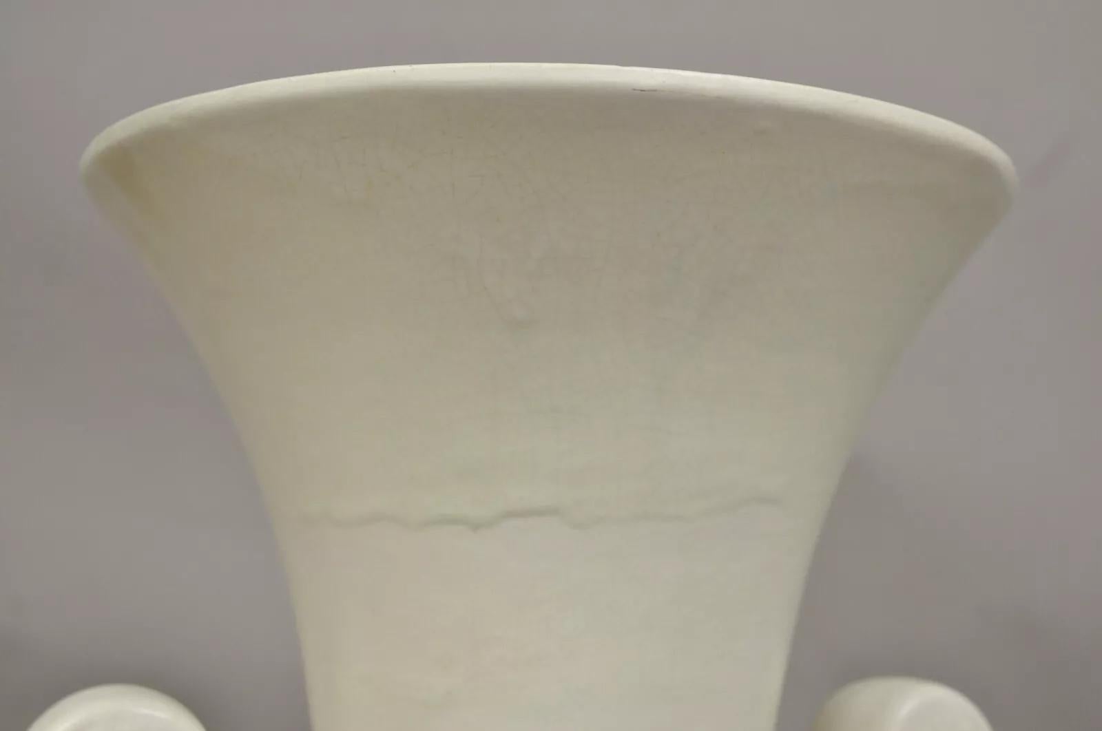XX secolo Vaso d'epoca Art Deco in ceramica smaltata bianca alto 15