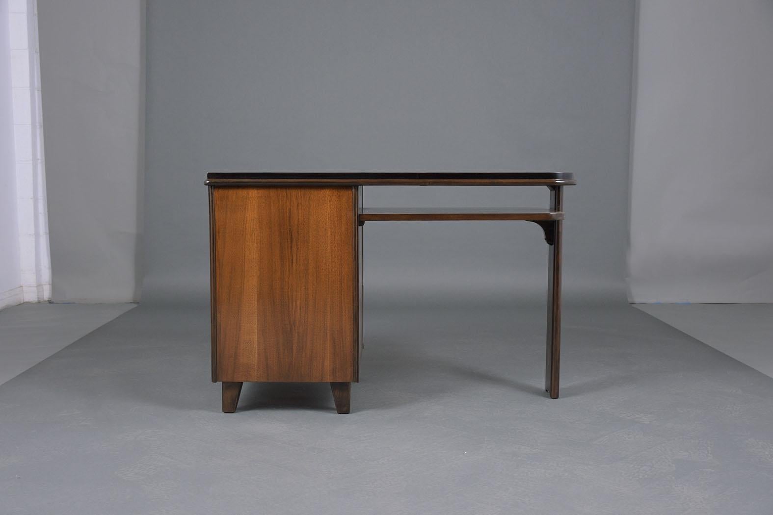 1950s Art Deco Pedestal Desk in Walnut & Ebonized Finish with Brass Accents For Sale 7