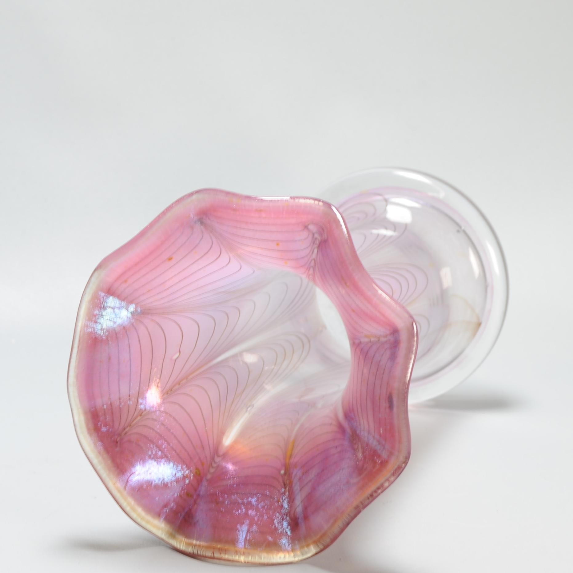 Art Erwin Eisch Glass Allemagne vase rose en forme de fleur Bon état - En vente à Amsterdam, Noord Holland