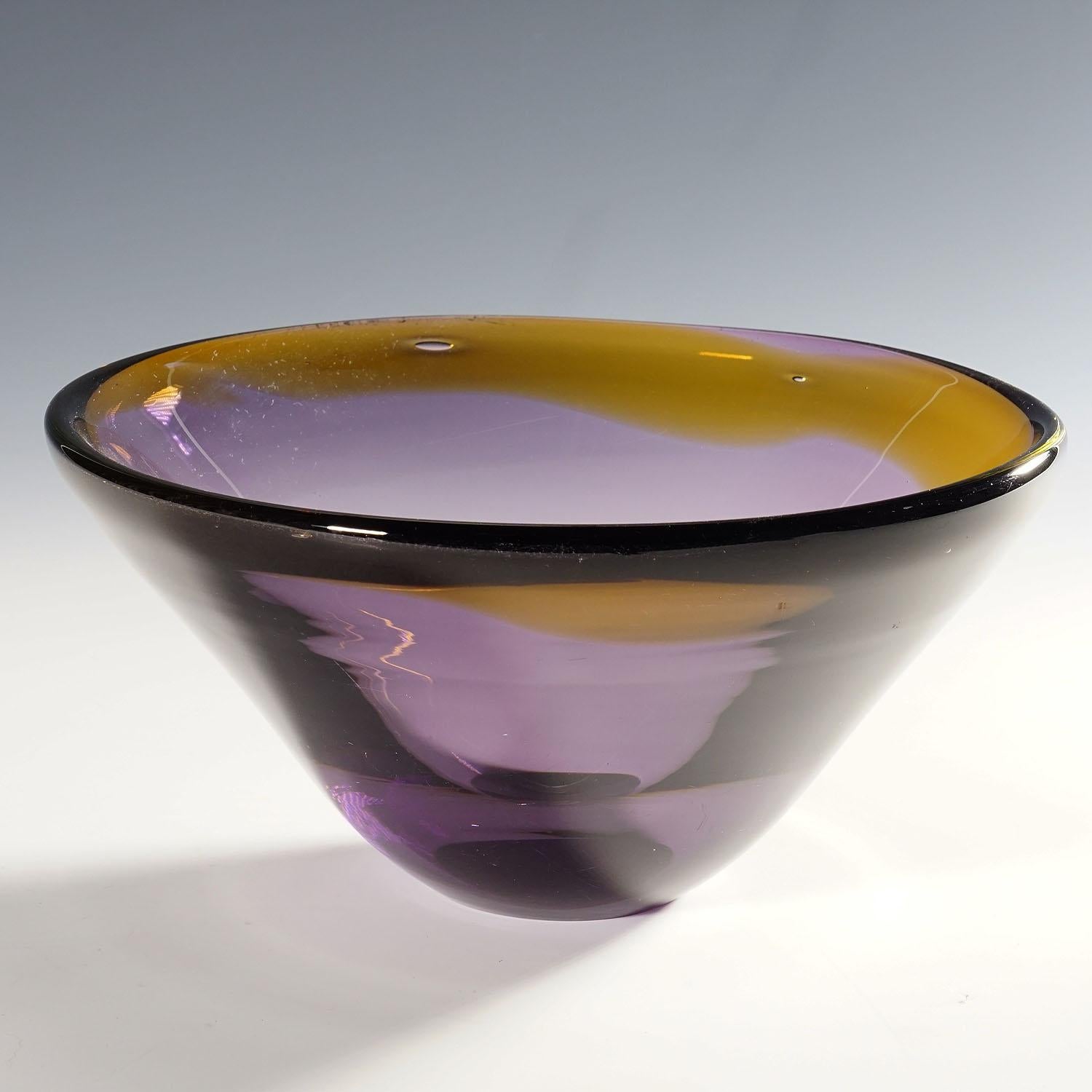 Mid-Century Modern Vintage Art Glas Bowl by Willy Johannsen for Hadeland (attr.) 1957 For Sale