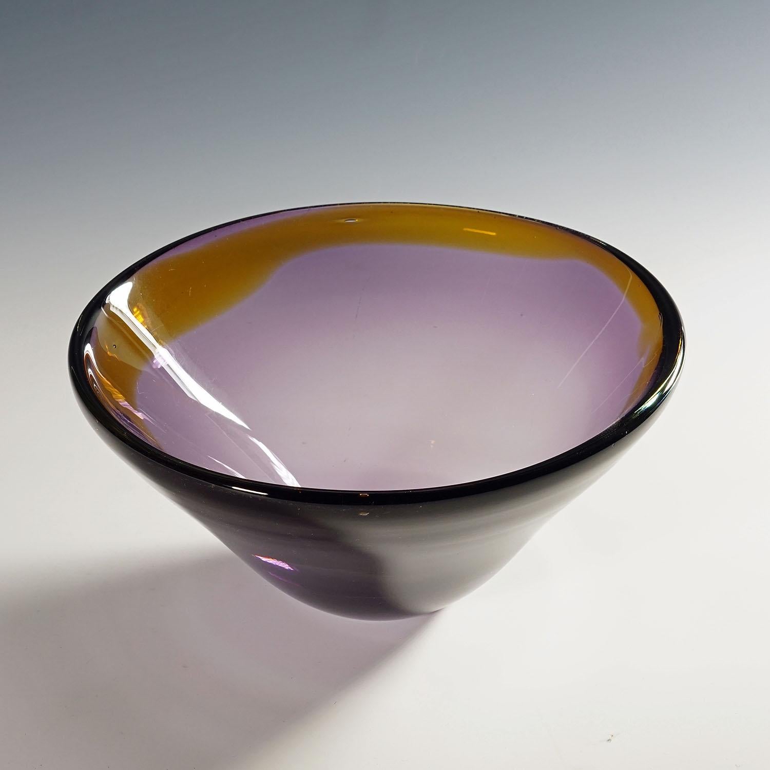 Hand-Crafted Vintage Art Glas Bowl by Willy Johannsen for Hadeland (attr.) 1957 For Sale