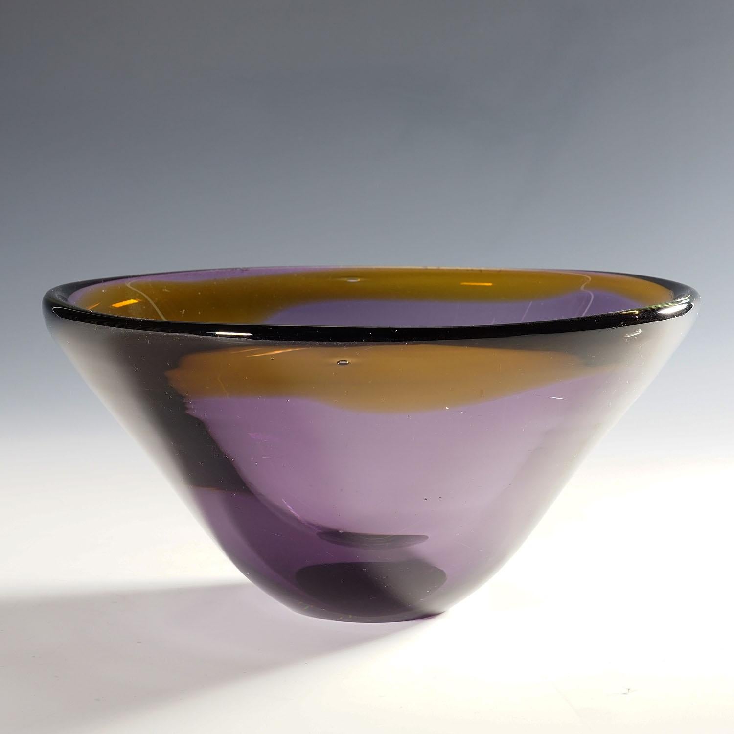 Vintage Art Glas Bowl by Willy Johannsen for Hadeland (attr.) 1957 In Good Condition For Sale In Berghuelen, DE