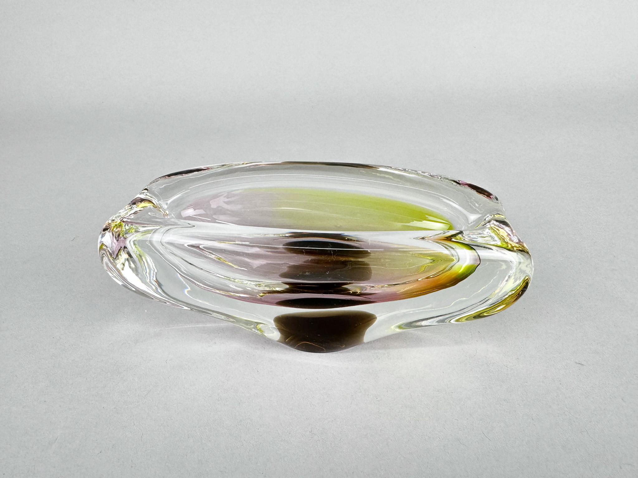 Vetro artistico Posacenere in vetro artistico vintage del designer Josef Hospodka, Cecoslovacchia in vendita