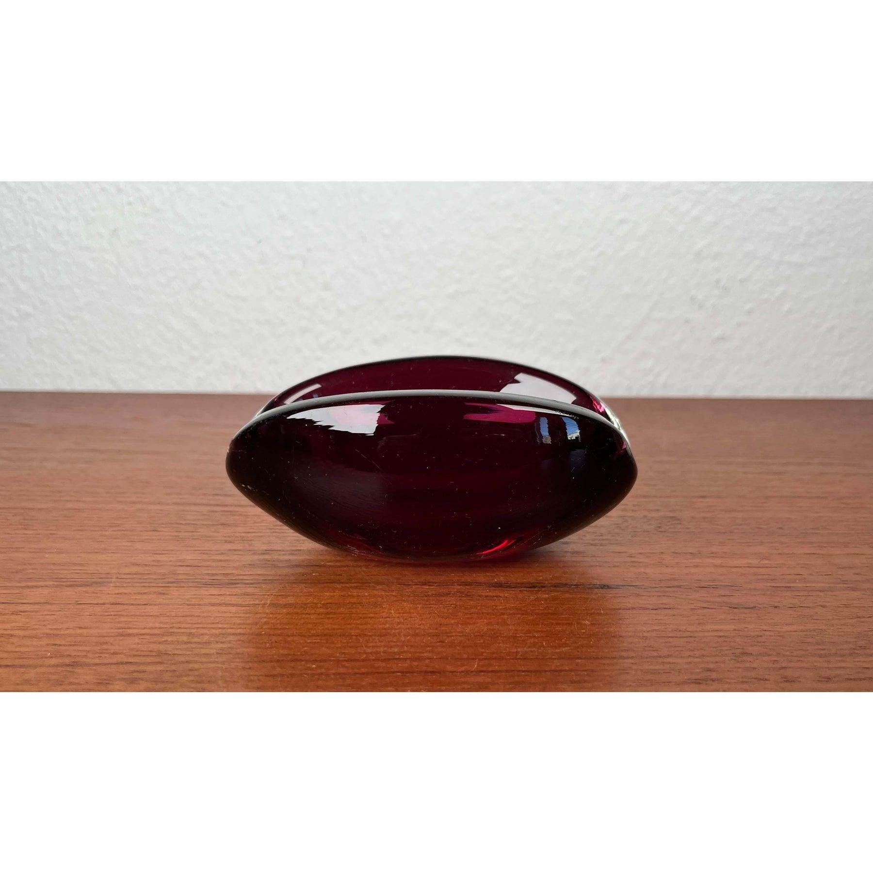 Cenicero vintage de vidrio artístico en rojo, años 70 en venta 11
