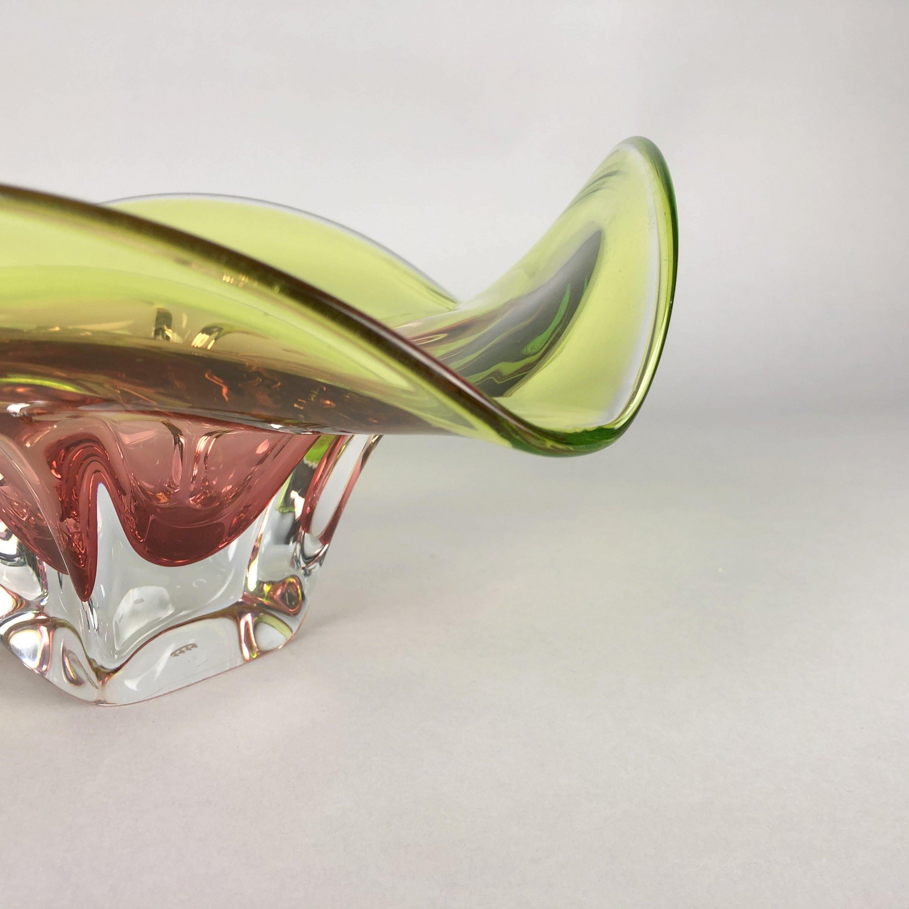Mid-Century Modern Bol en verre d'art vintage de Chribska Glasswork, années 1960 en vente