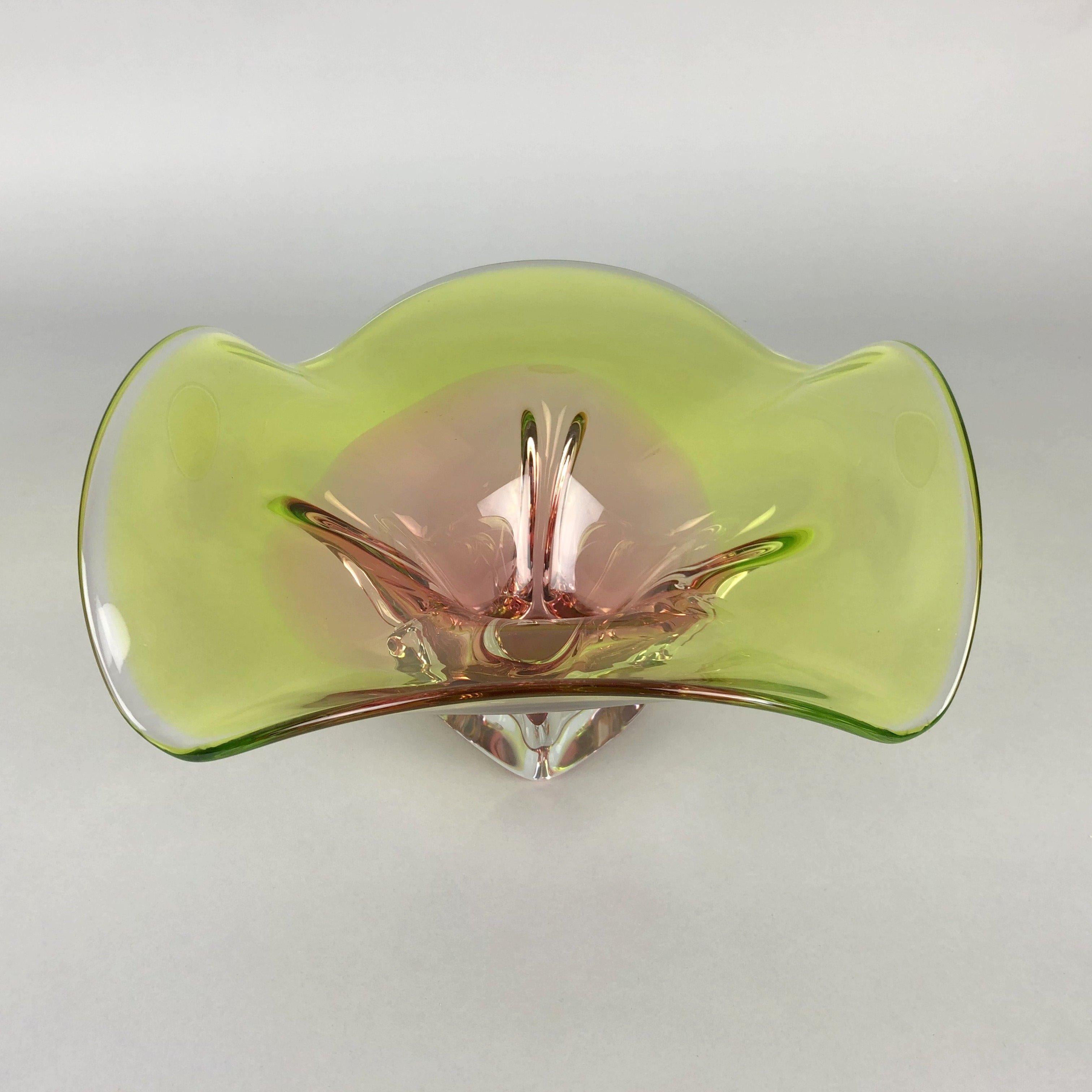 Vintage Art Glass Bowl by Chribska Glasswork, 1960s In Good Condition For Sale In Praha, CZ