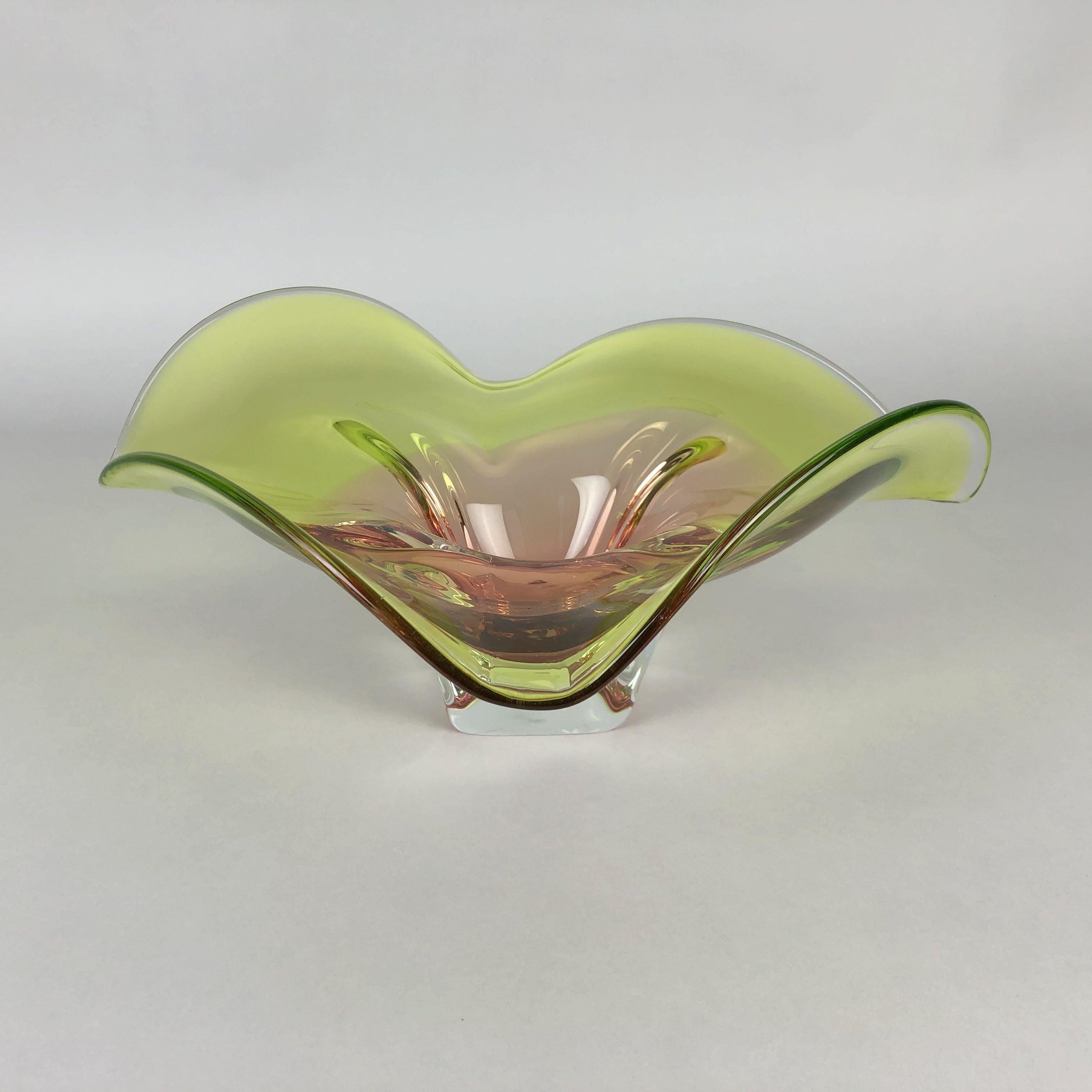 Vintage Art Glass Bowl by Chribska Glasswork, 1960s For Sale 1