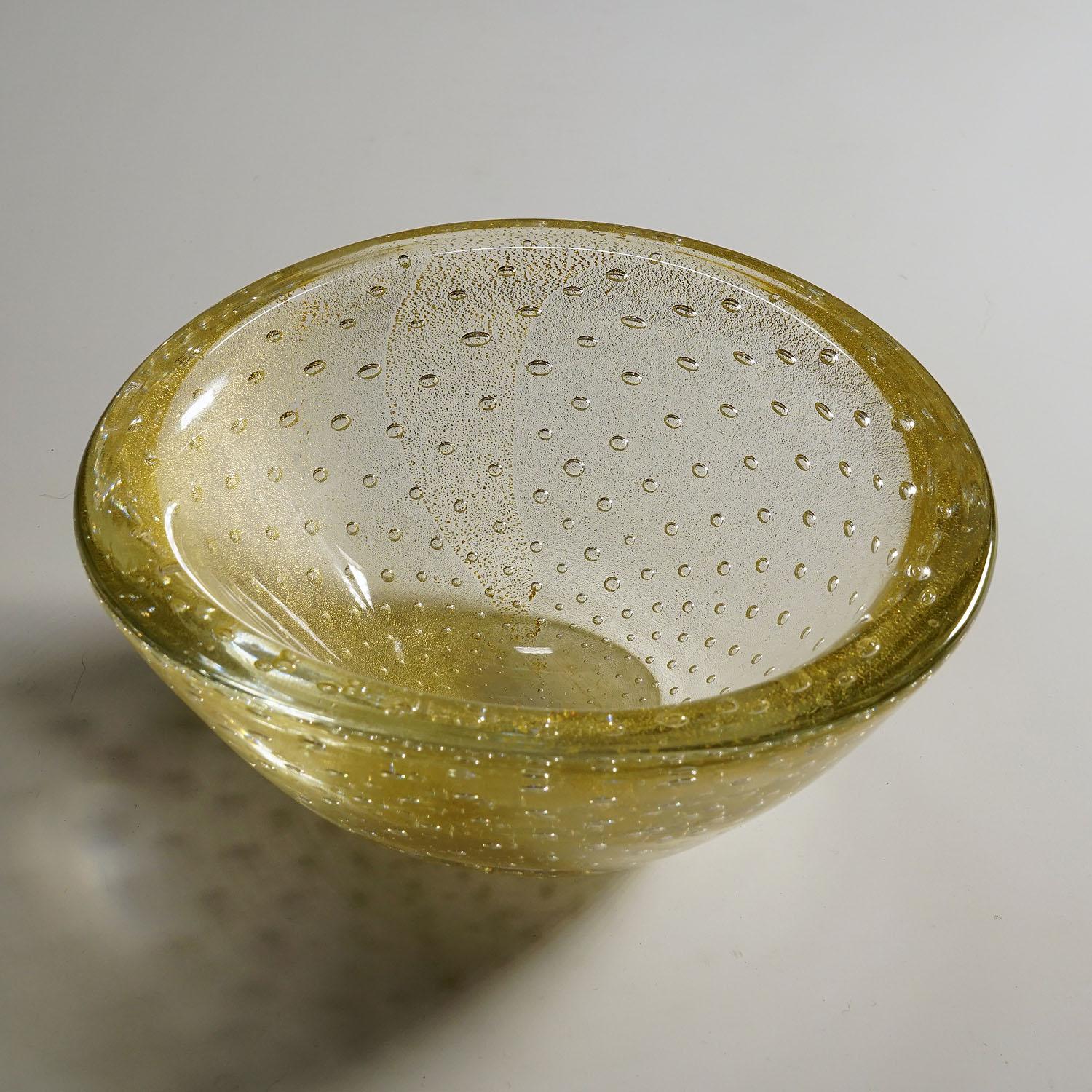 Vintage Art Glass Bowl with Gold Foil by Barovier, Murano Italy, 1950s In Good Condition For Sale In Berghuelen, DE