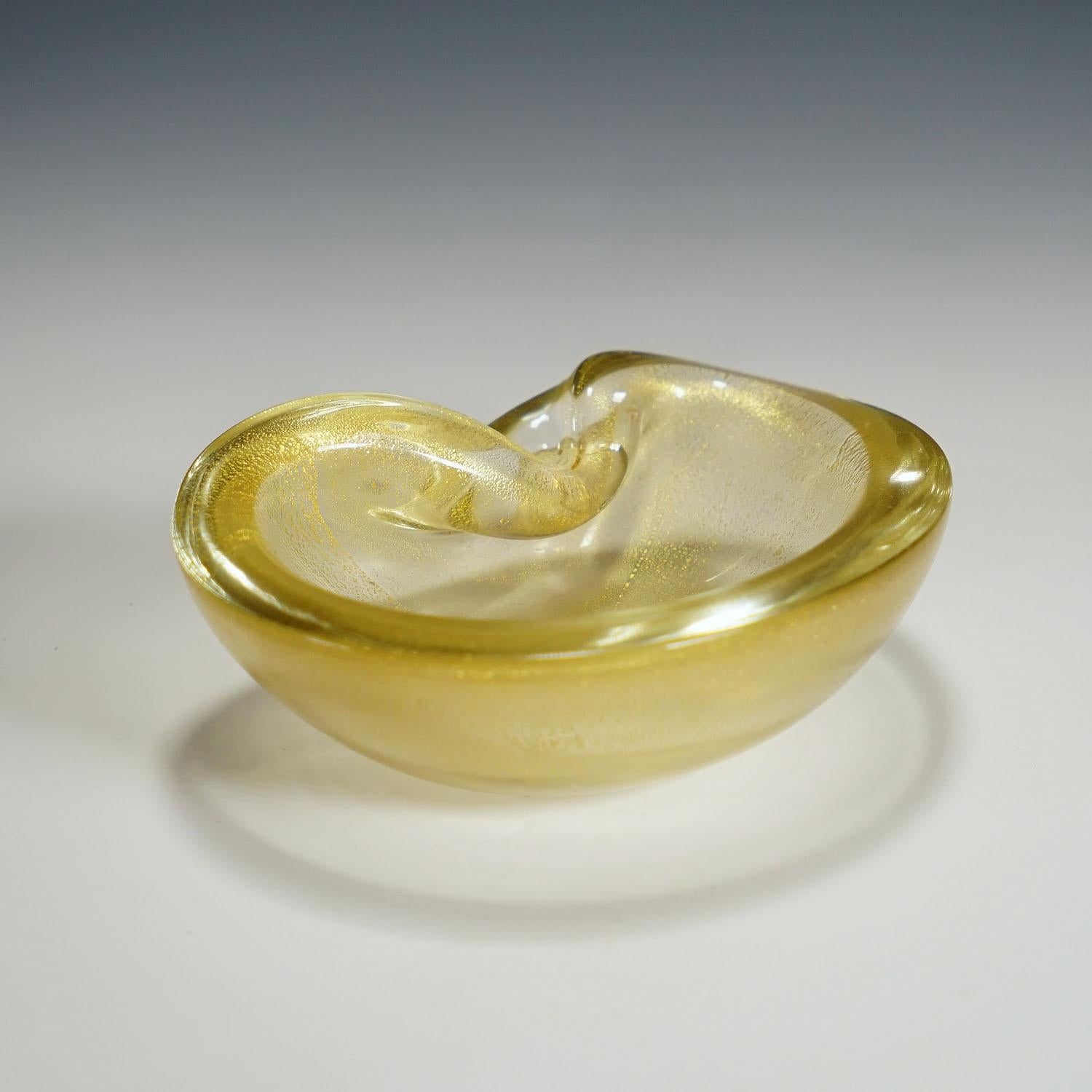 Vintage Art Glass Bowl with Gold Foil, Murano, Italy, 1950s

A vintage Venetian art glass bowl most probably designed by Archimede Seguso for Vetreria Artistica Archimede Seguso in the 1950s. Thick clear glass internally decorated with gold foil. An