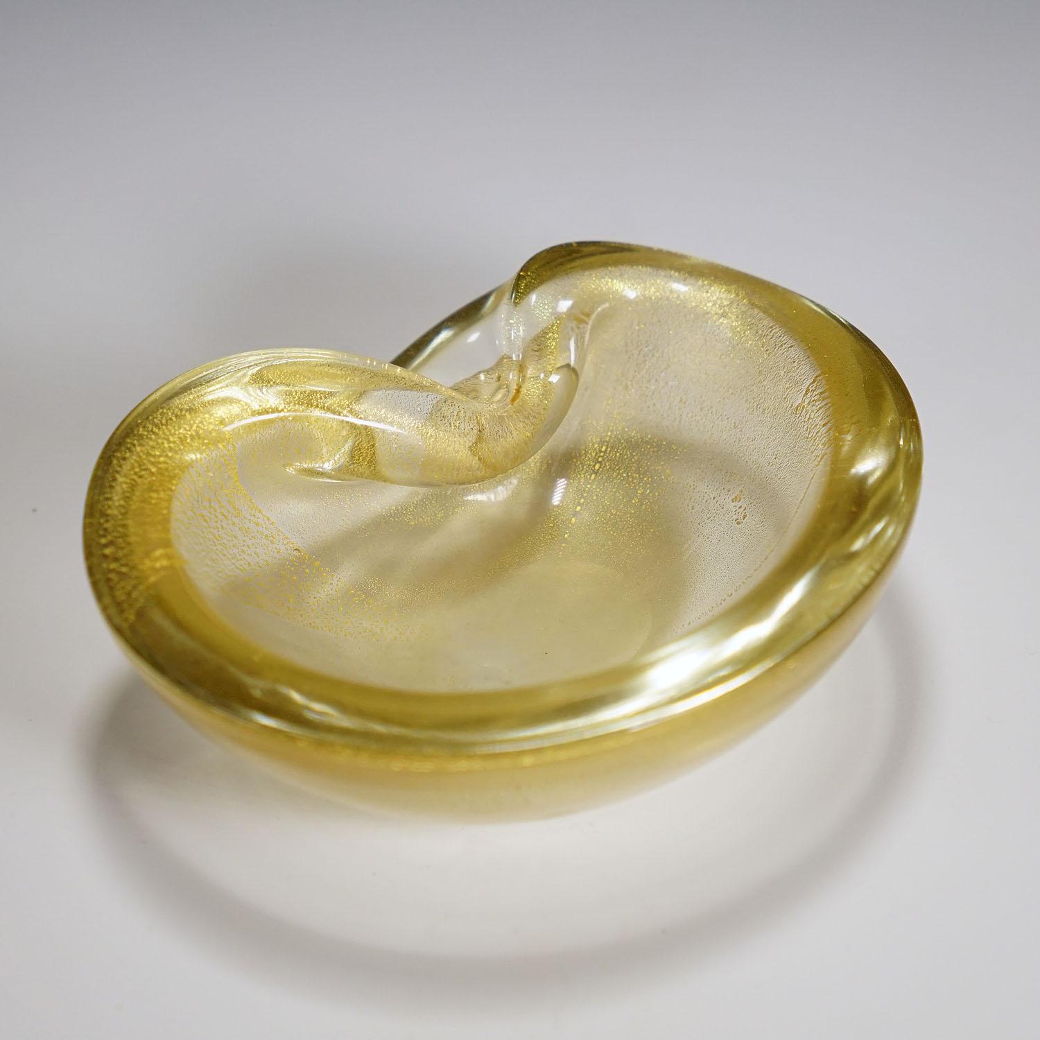 Mid-Century Modern Vintage Art Glass Bowl with Gold Foil, Murano, Italy, 1950s For Sale