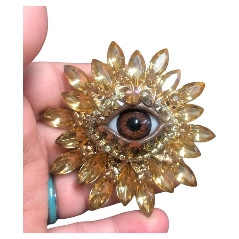 Vintage Art Glass Evil Eye Golden Marquise Crystal Statement Spilla di dichiarazione in vendita