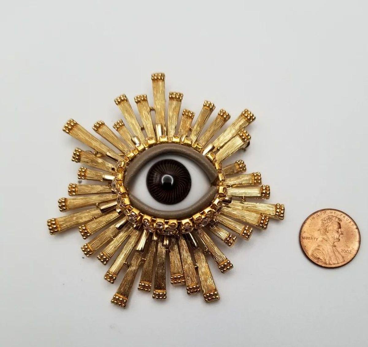 Vintage Art Glass Evil Eye Golden Mid Century Modern Statement Brooch Pin In Excellent Condition For Sale In Montreal, QC