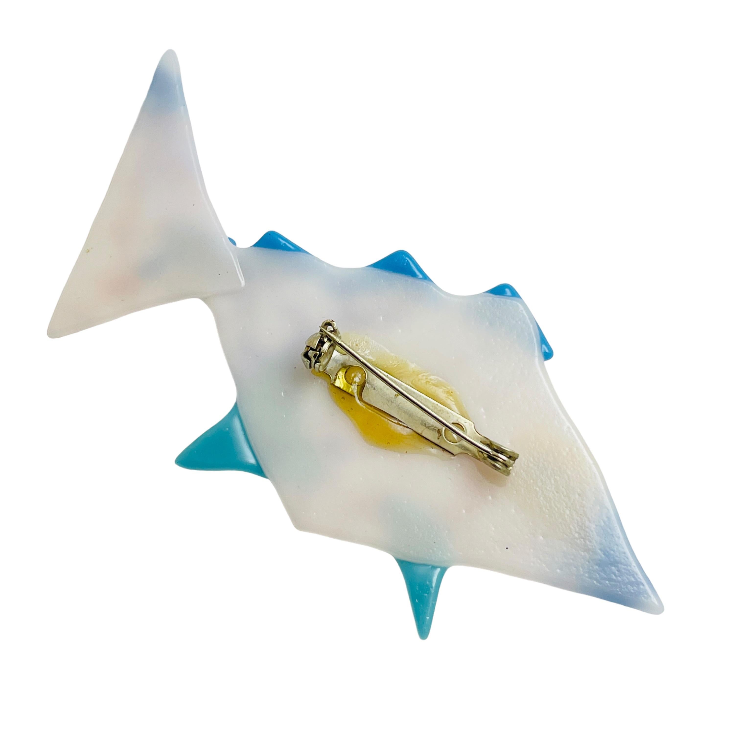 Vintage art glass fish designer brooch In Good Condition For Sale In Palos Hills, IL