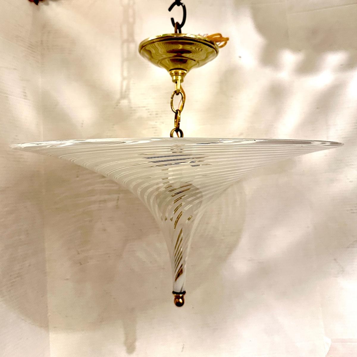 Milieu du XXe siècle Luminaire en verre d'art Vintage en vente