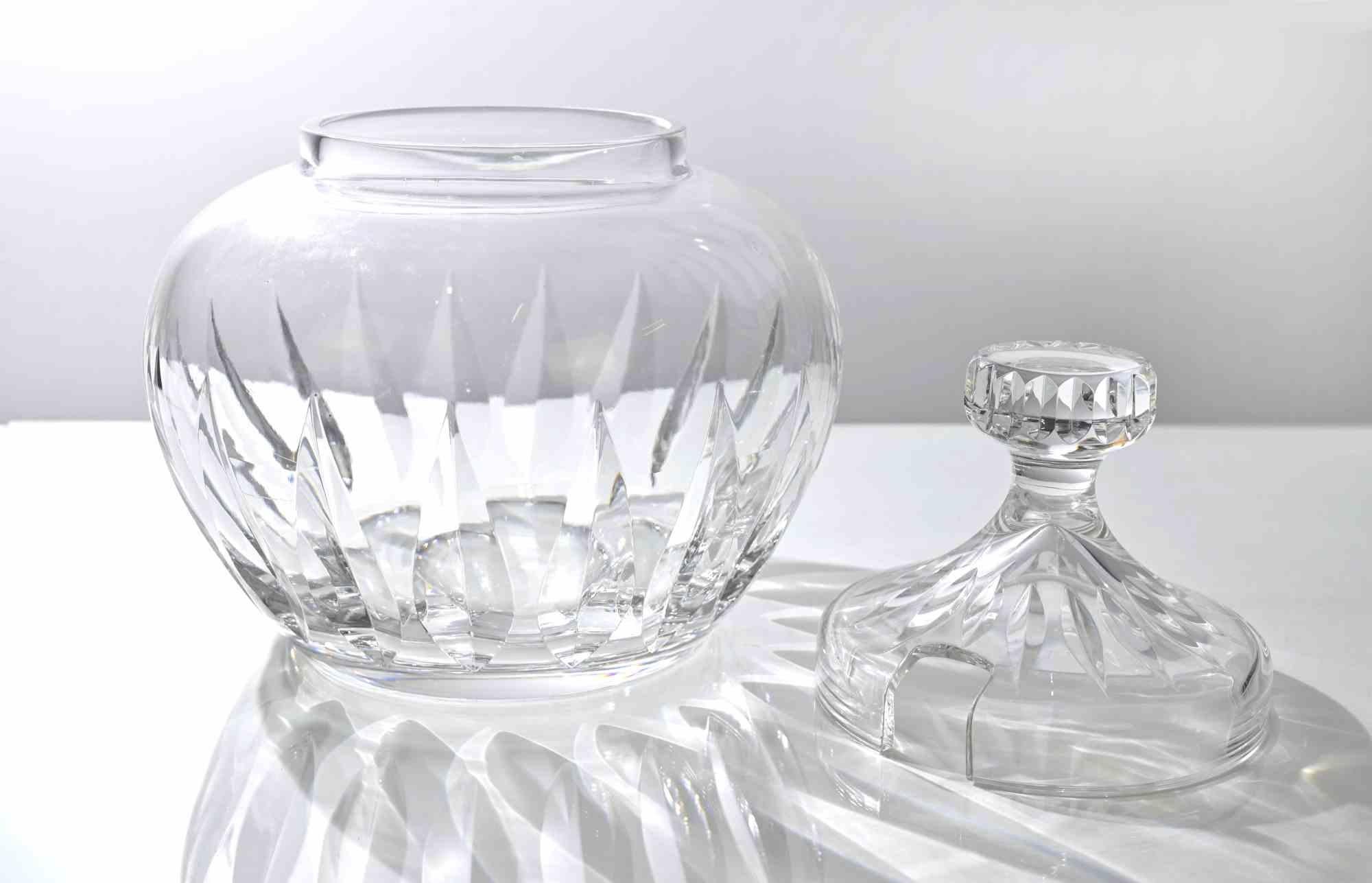 Vintage Art Glass Tureen realized in 1970s by a european manufacture.

Very good condition.