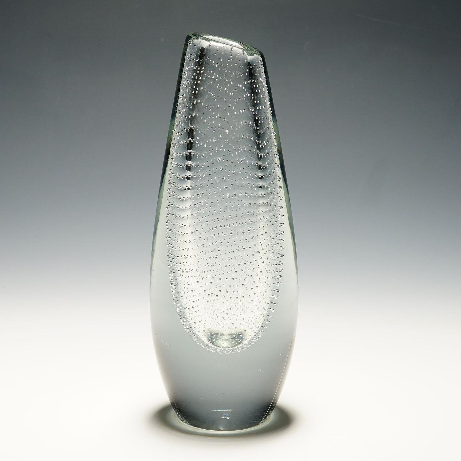 Mid-Century Modern Vintage Art Glass Vase by Gunnel Nyman for Nuutajarvi Notsio For Sale
