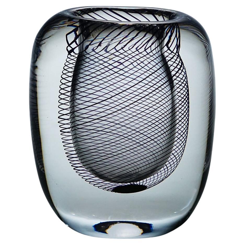 Vase en verre d
art Vintage par Vicke Lindstrand pour Kosta 1950s