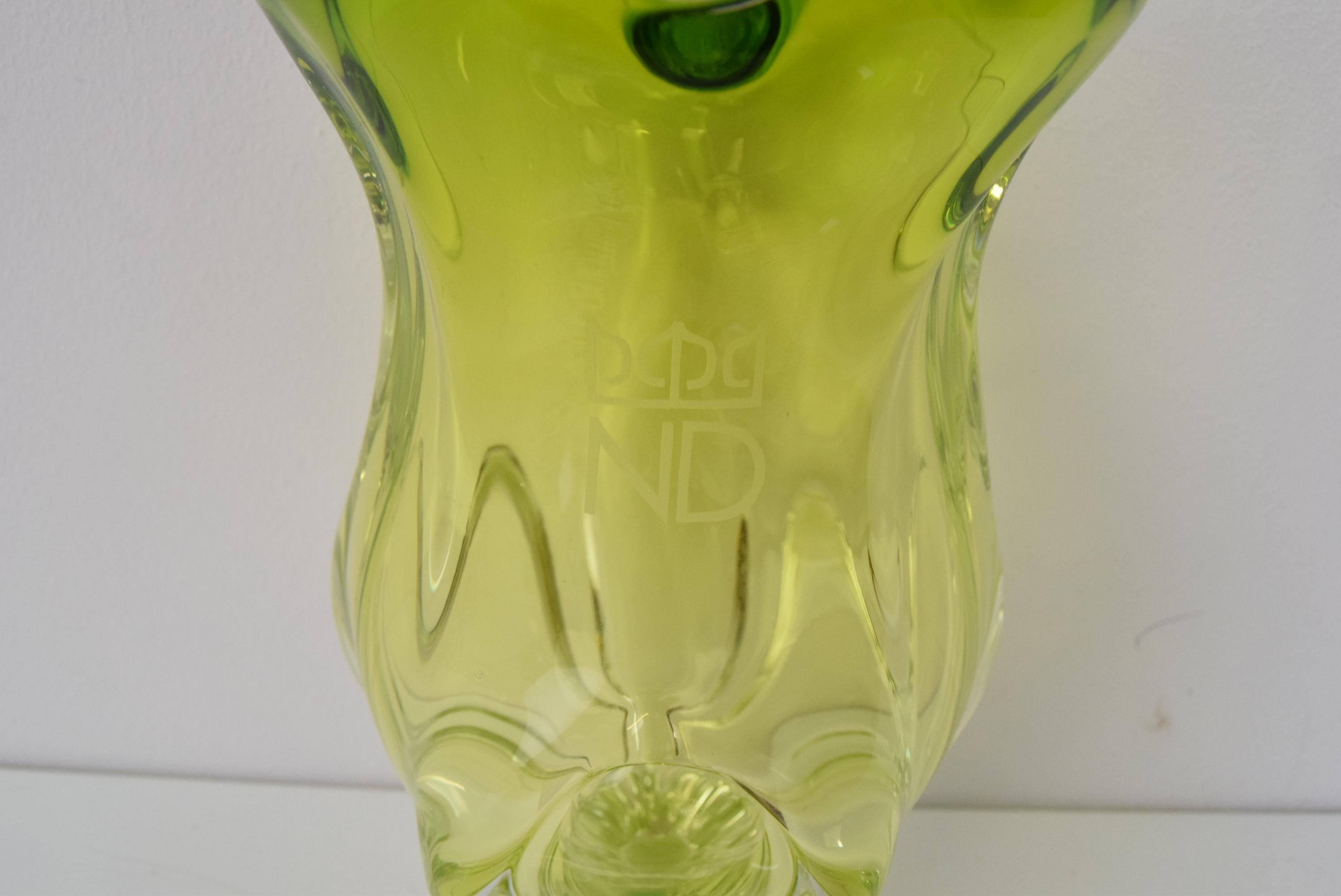 Mid-Century Modern Vintage Art Glass Vase Designed by Josef Hospodka , 1960s For Sale