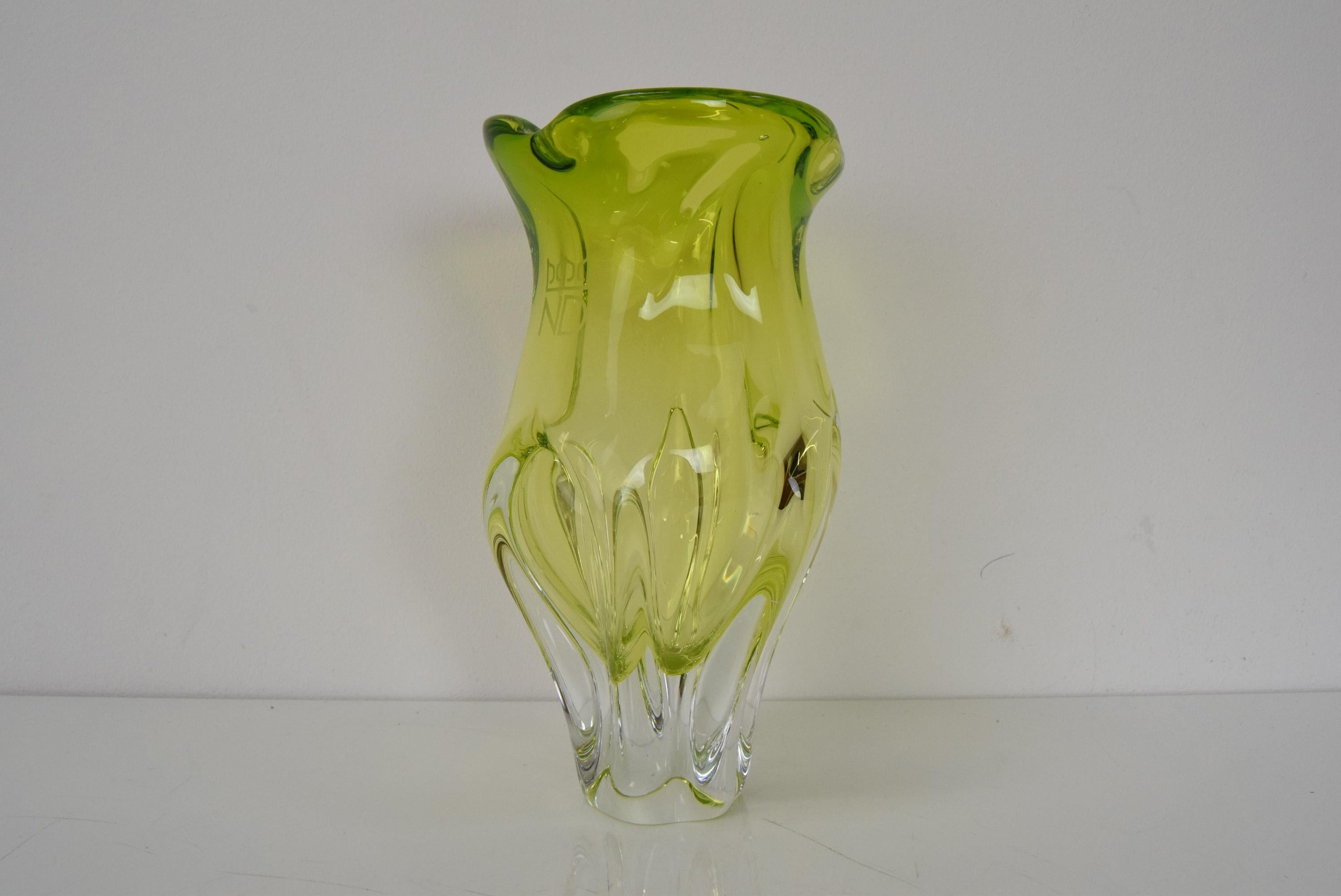 Mid-20th Century Vintage Art Glass Vase Designed by Josef Hospodka , 1960s For Sale
