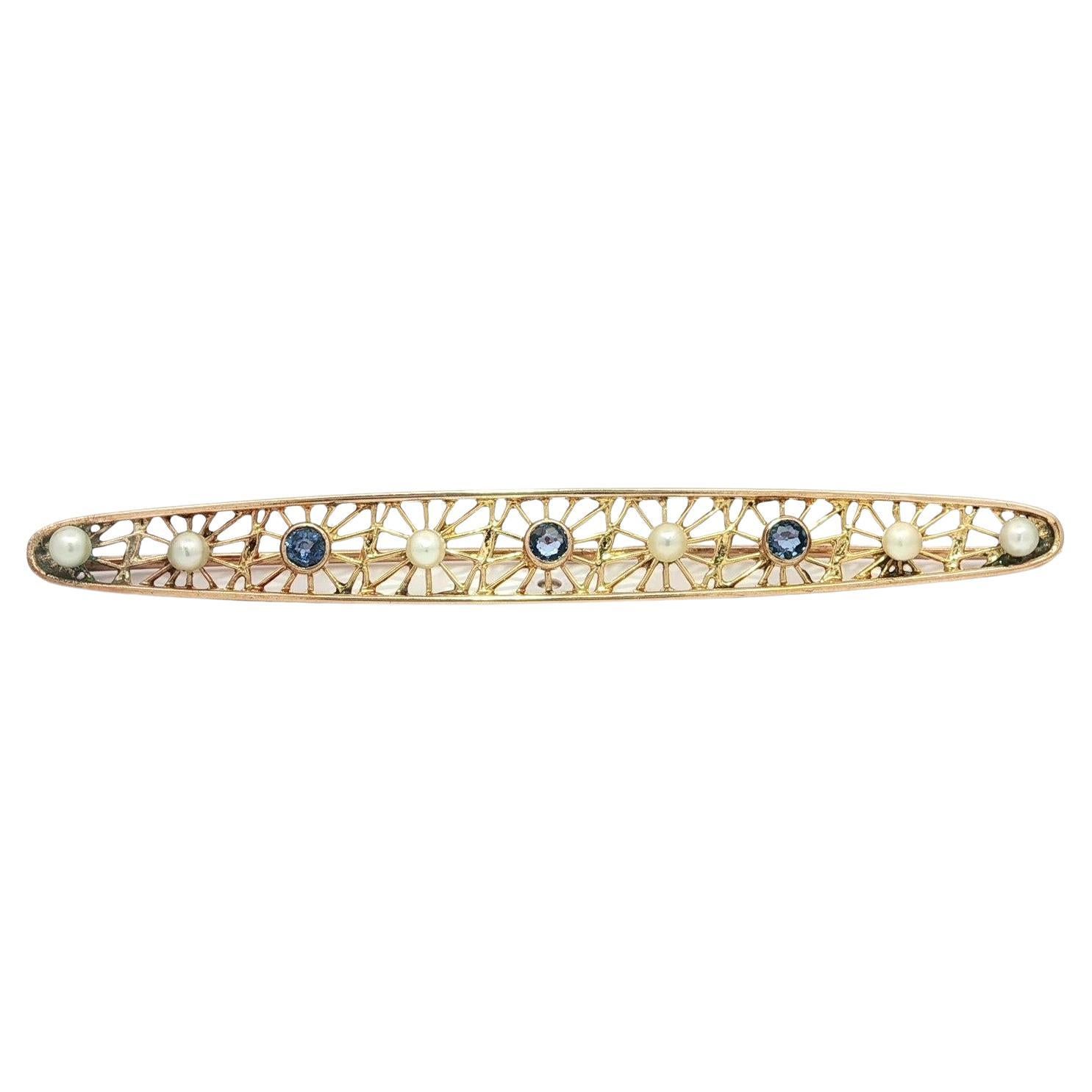 Vintage Art of Vintage 10k Yellow Gold Sapphire Seed Pearl Sunburst Pattern Bar Pin (épingle à barrette) en vente