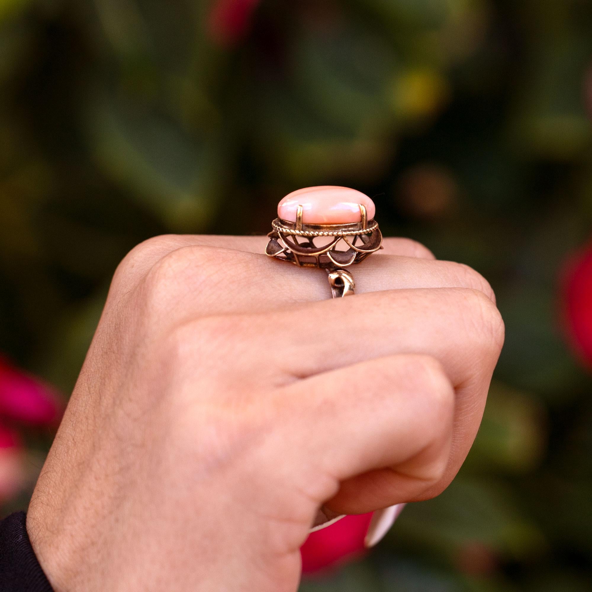 Vintage Jugendstil Engel Haut Koralle & 18k Rose Gold Ring (Art nouveau) im Angebot