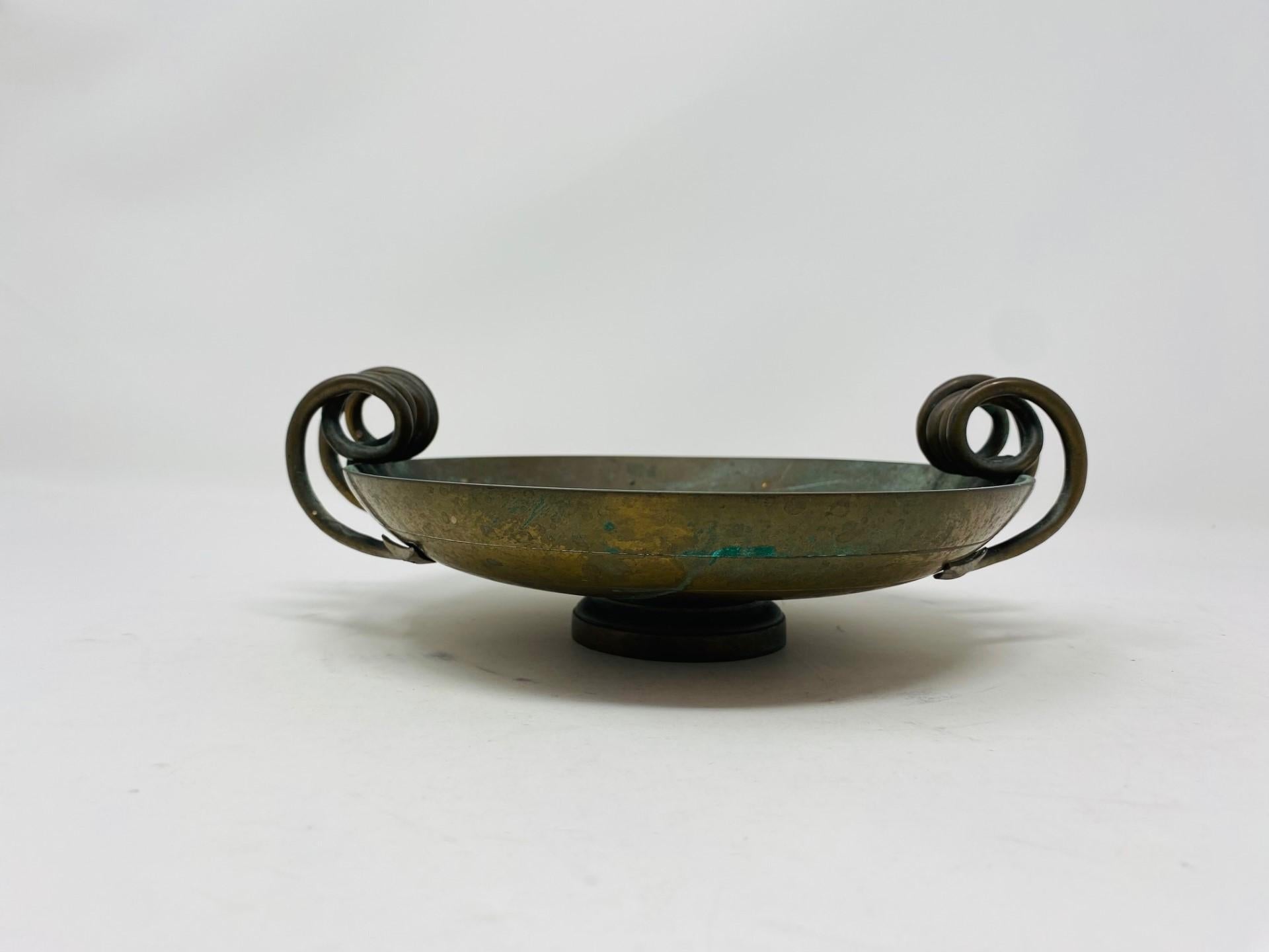 Vintage Art Nouveau Bronze Bowl with Engraved Medusa Medallion For Sale 6