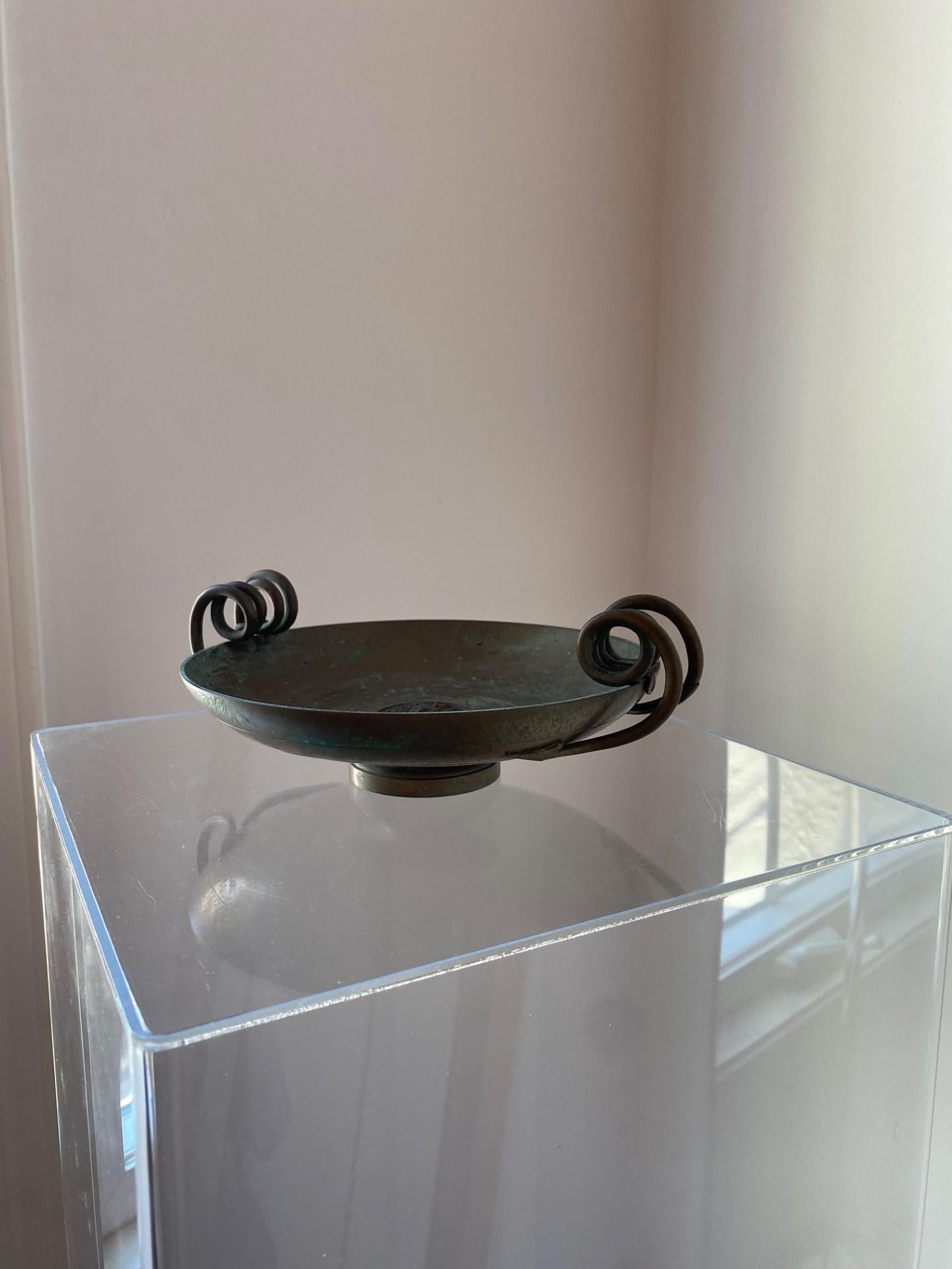 Italian Vintage Art Nouveau Bronze Bowl with Engraved Medusa Medallion For Sale