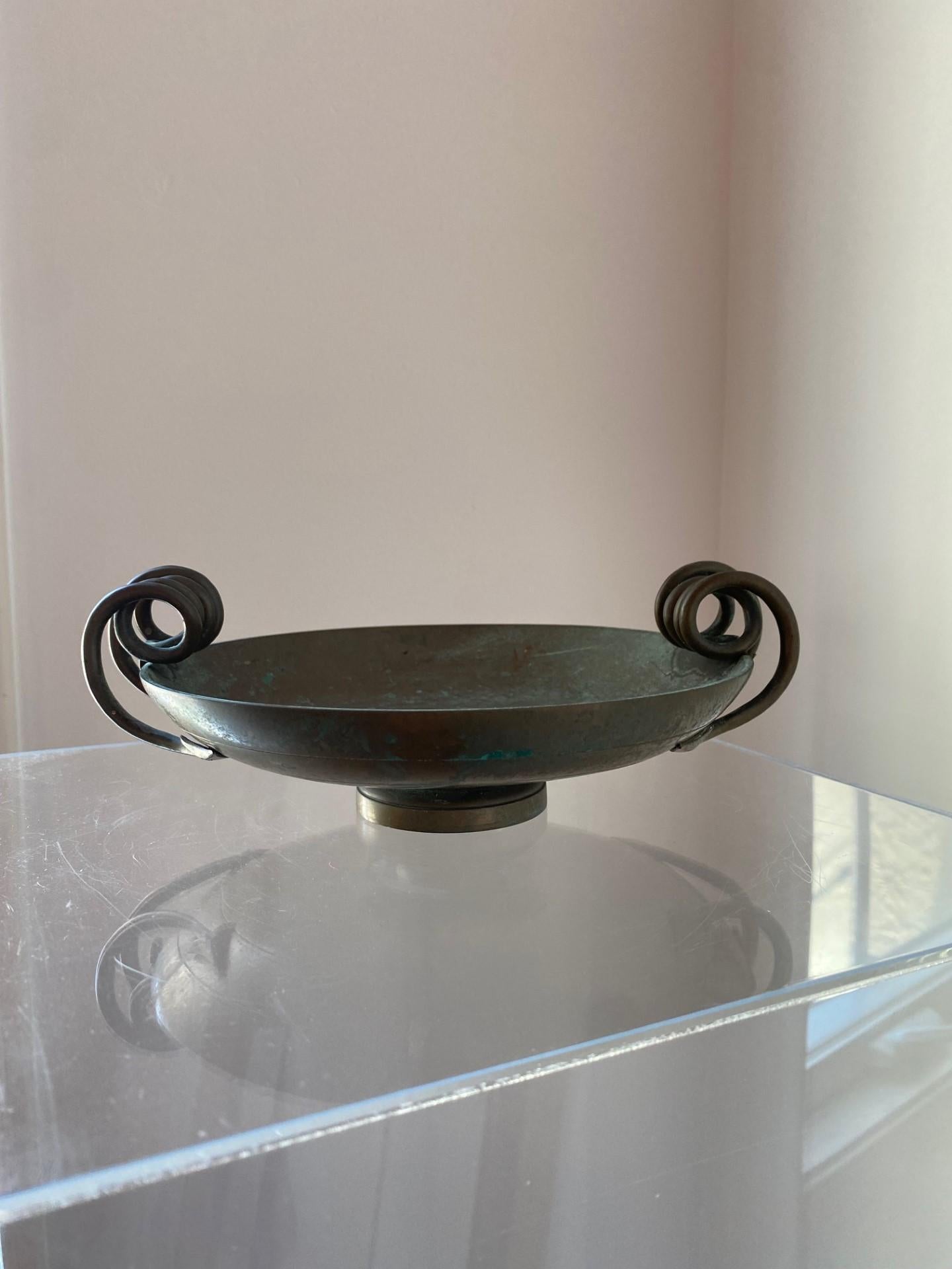 Hand-Crafted Vintage Art Nouveau Bronze Bowl with Engraved Medusa Medallion For Sale