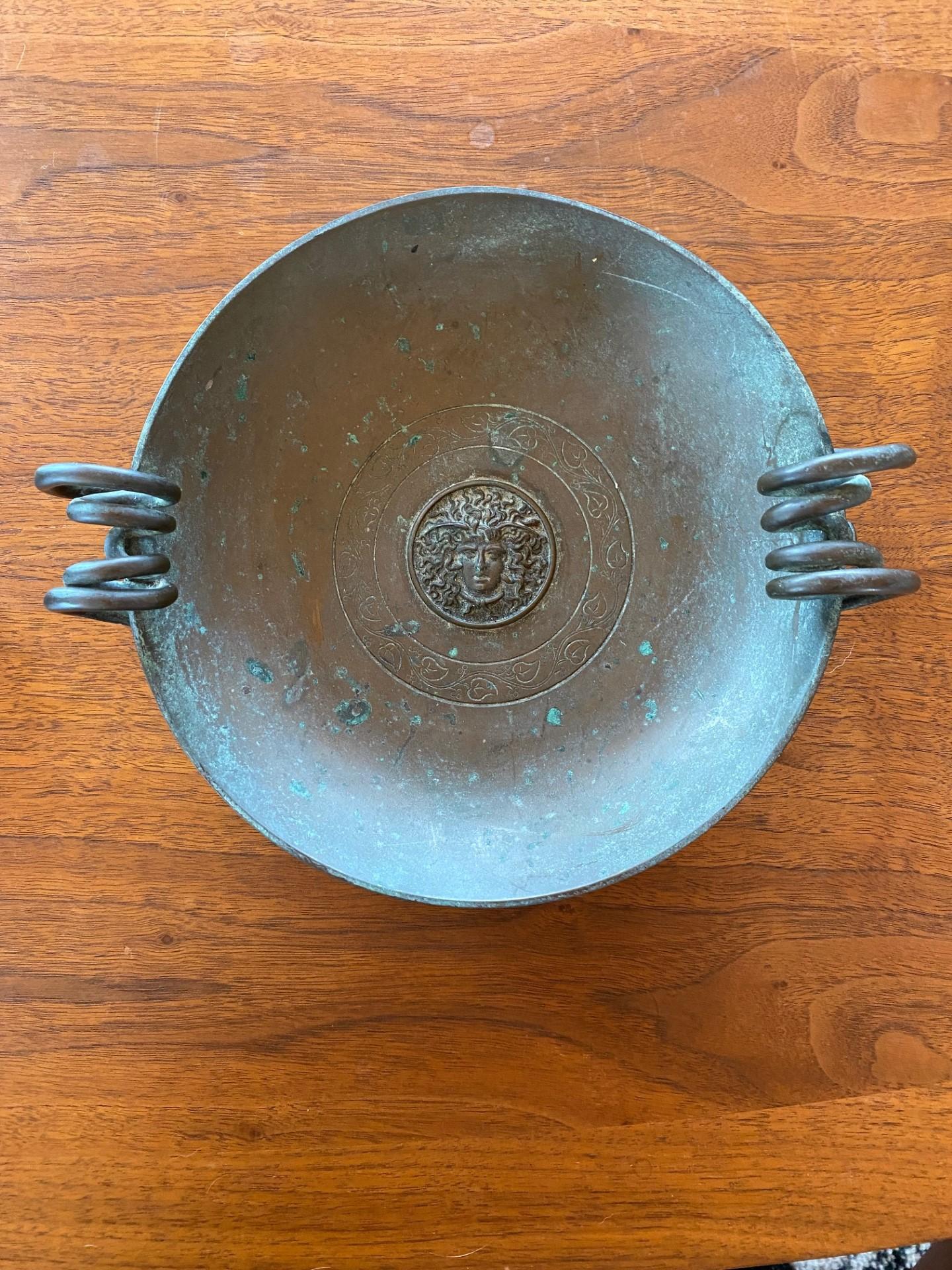 Vintage Art Nouveau Bronze Bowl with Engraved Medusa Medallion In Good Condition For Sale In San Diego, CA