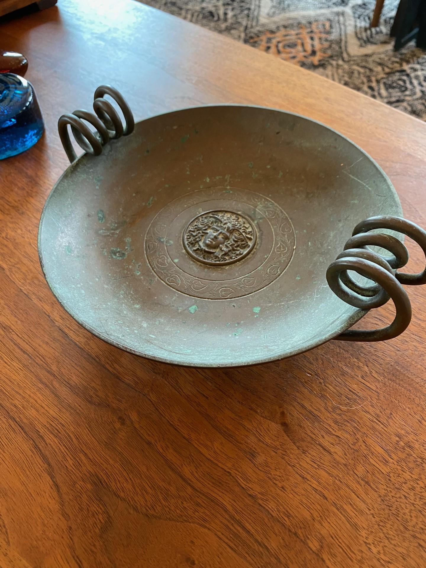 Early 20th Century Vintage Art Nouveau Bronze Bowl with Engraved Medusa Medallion For Sale