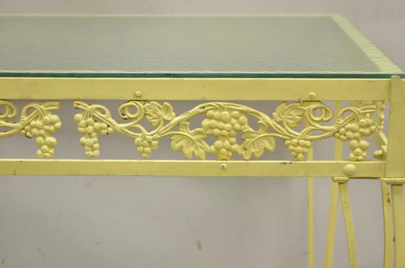 Vintage Art Nouveau Cast Aluminium Gelb Grapevine Garten Terrasse Beistelltisch im Angebot 5
