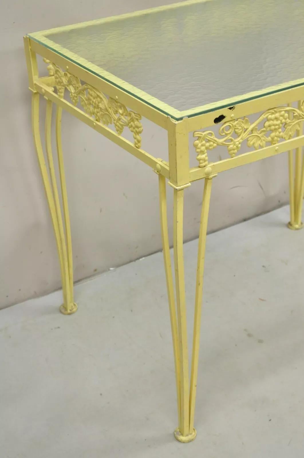 Vintage Art Nouveau Cast Aluminium Gelb Grapevine Garten Terrasse Beistelltisch (20. Jahrhundert) im Angebot