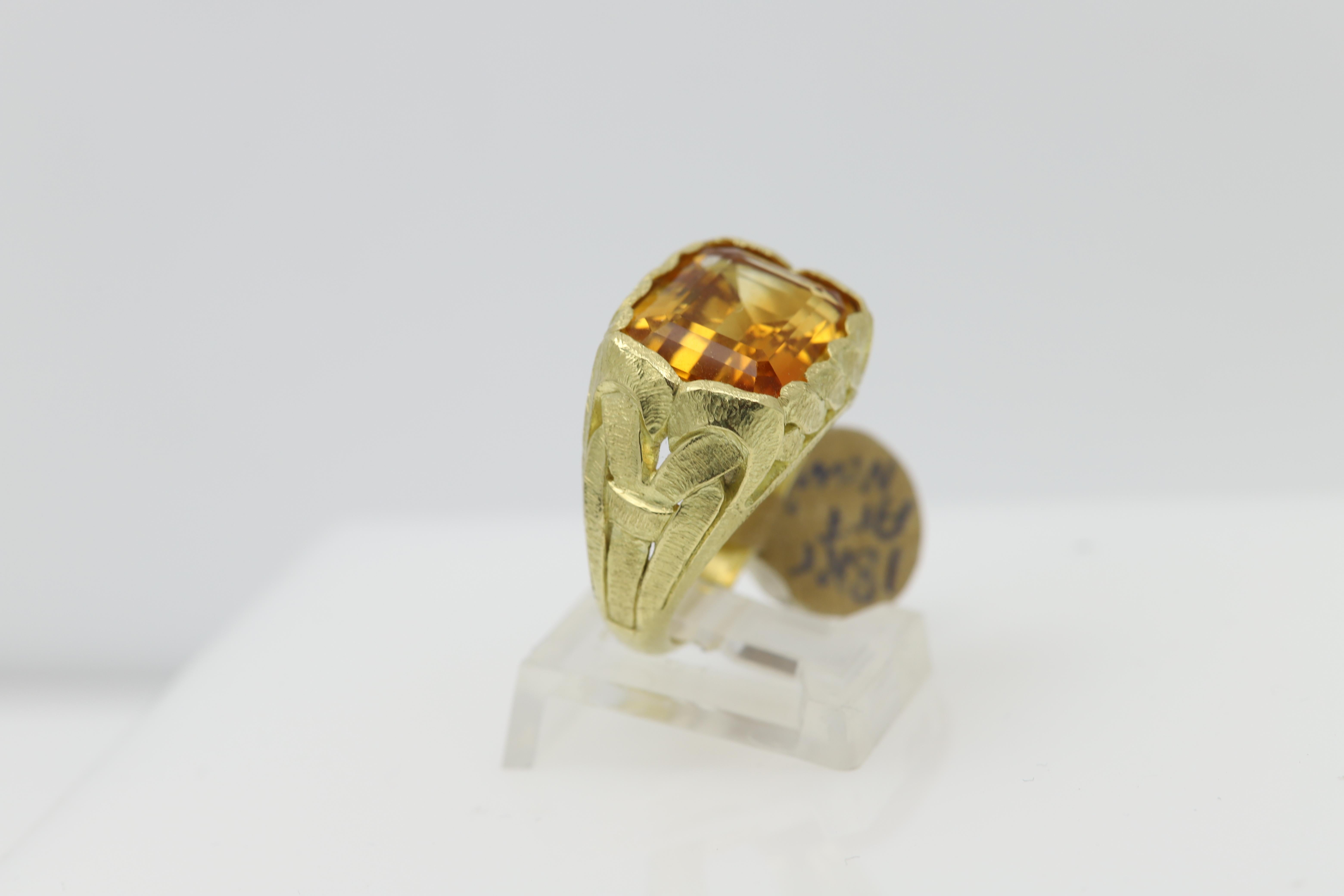 Taille émeraude Bague vintage Art Nouveau en or 18 carats avec grande citrine jaune en vente
