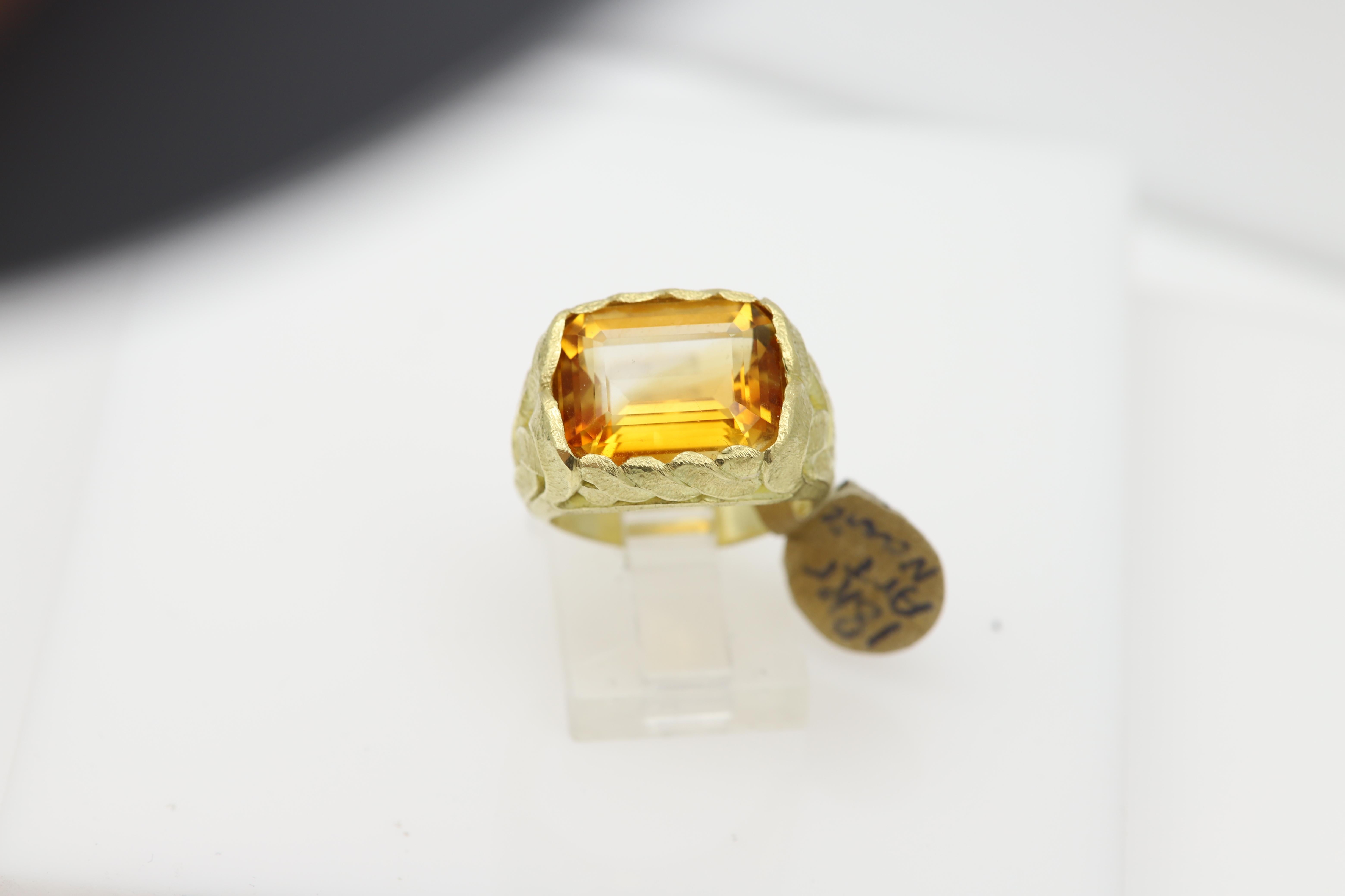 Bague vintage Art Nouveau en or 18 carats avec grande citrine jaune Unisexe en vente