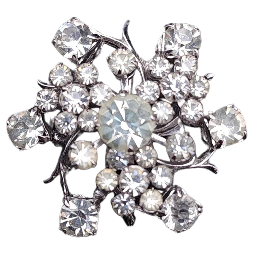 Vintage-Blumen-Anstecknadel-Anhänger aus Kristall in Silbertönen, Klarkristall, Jugendstil im Angebot