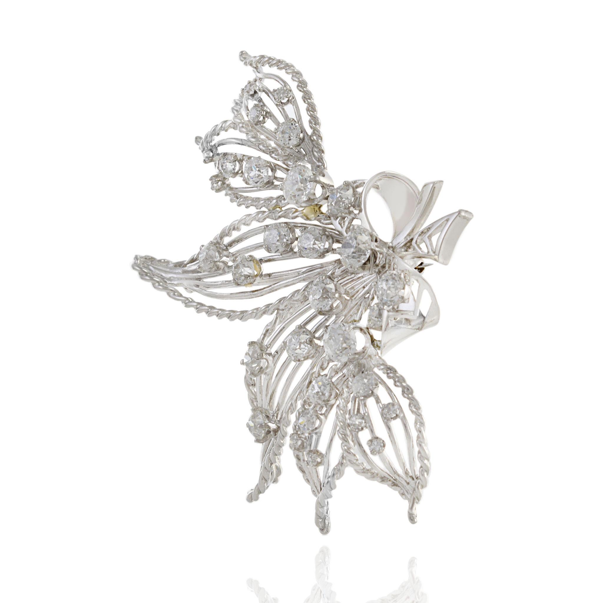 Taille ronde Broche florale Art Nouveau vintage en diamants en vente